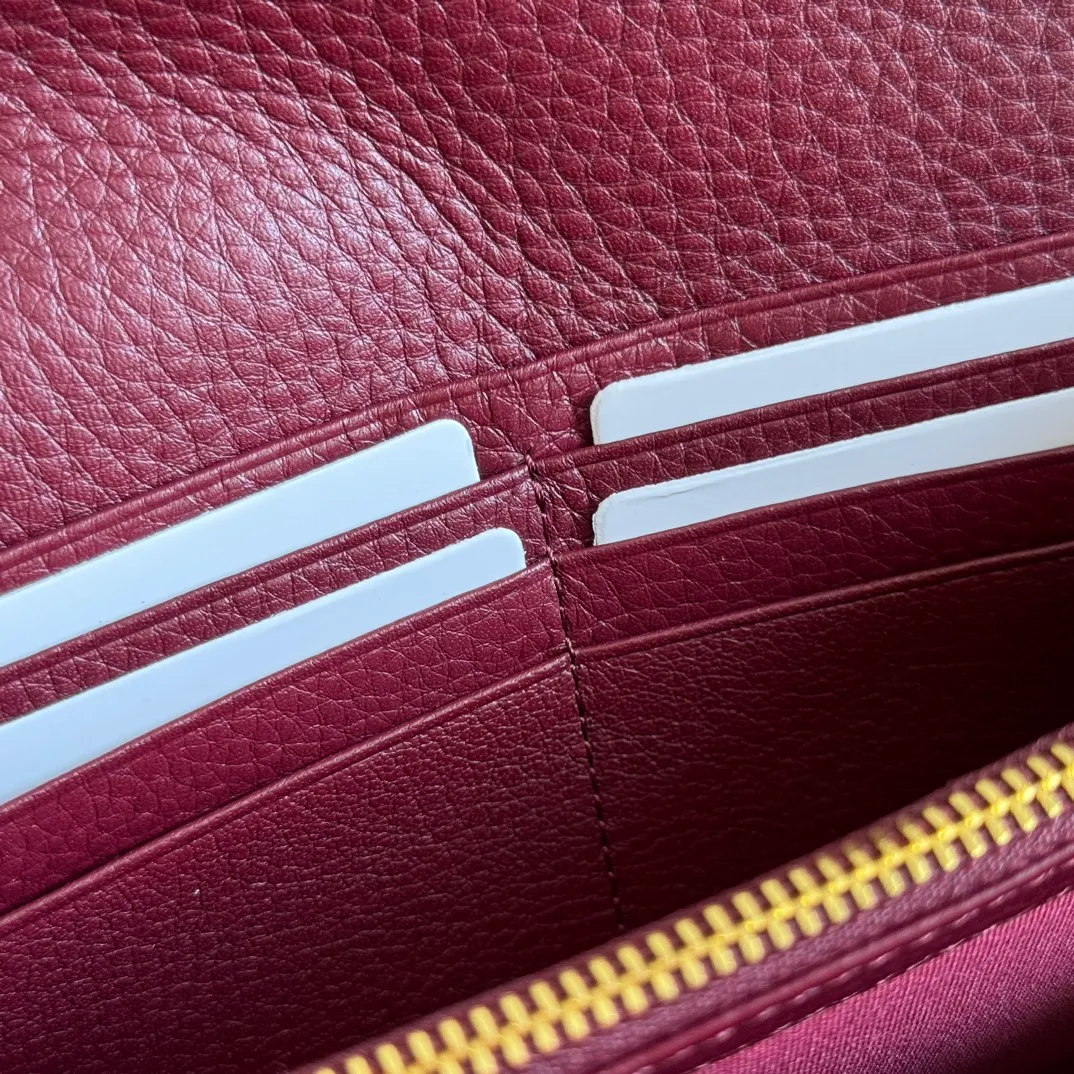 p460. 💋💋💋"With full set of original counter packaging" [New product] Full zipper wallet with small double G metal details. Exquisitely crafted from textured cow leather. Anchor red with light pink cow leather, gold metal hardware, Double G, twelve card compartments and three bill compartments, zippered coin pocket, full zipper closure, weight: approx. 0.23 kg, model number: 456116. Dimensions: 10.5cm (L) x 19cm (W) x 2cm (D) Color: Anchor Red/Black. Made in Italy