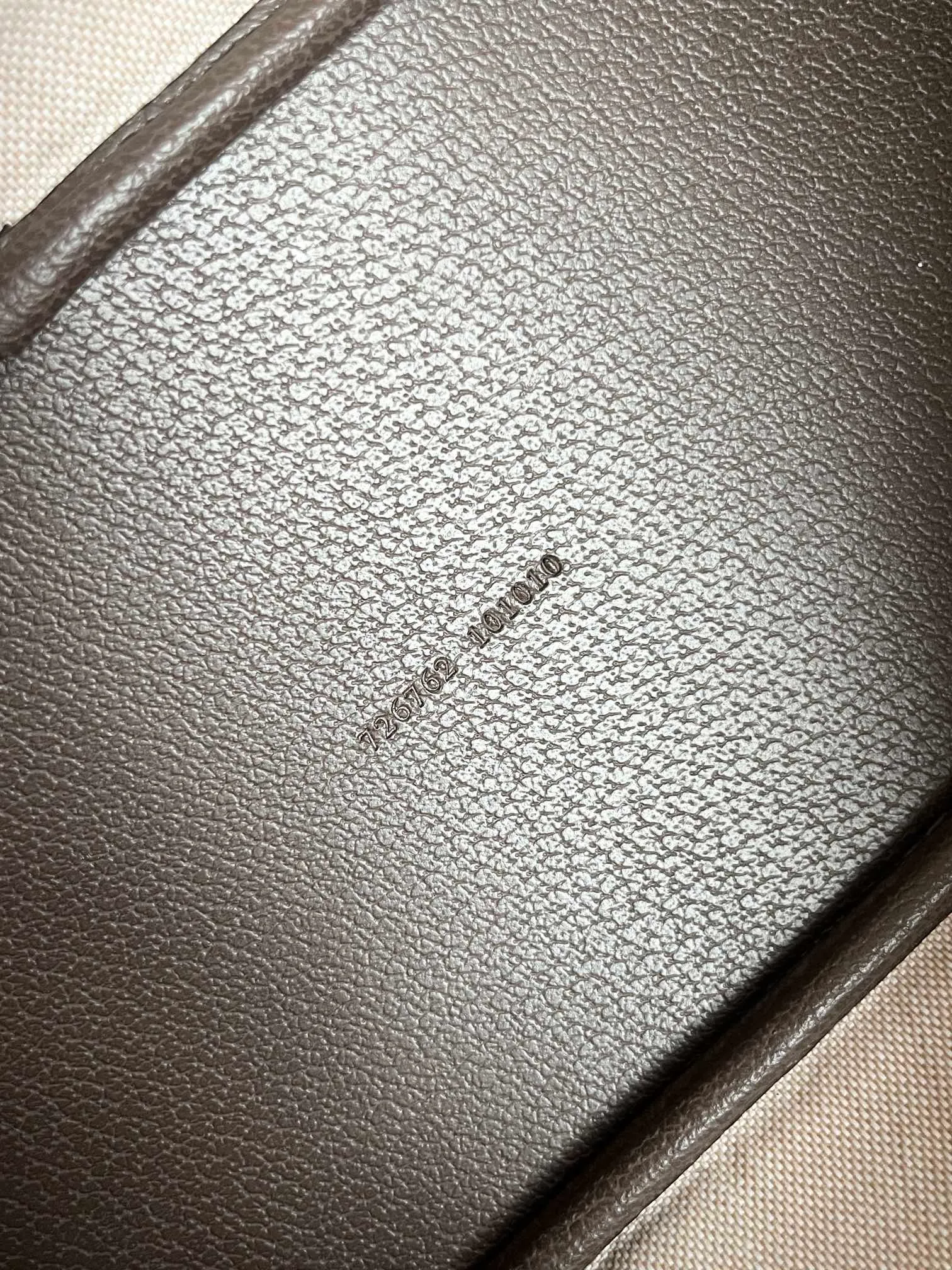 Actual shot #💰280 Style number: 726762 coffee Size: 26✖️22✖️12 Gucci small tote bag ophidia series! Sisters who have been carrying children's bags before but are too embarrassed to carry them, just close your eyes and rush to this one. The adult version of the mini tote bag 🥹 is perfect for spring and summer. It can also be used as a mommy bag ~ It is very convenient to hang a stroller for walking upstairs and downstairs! !