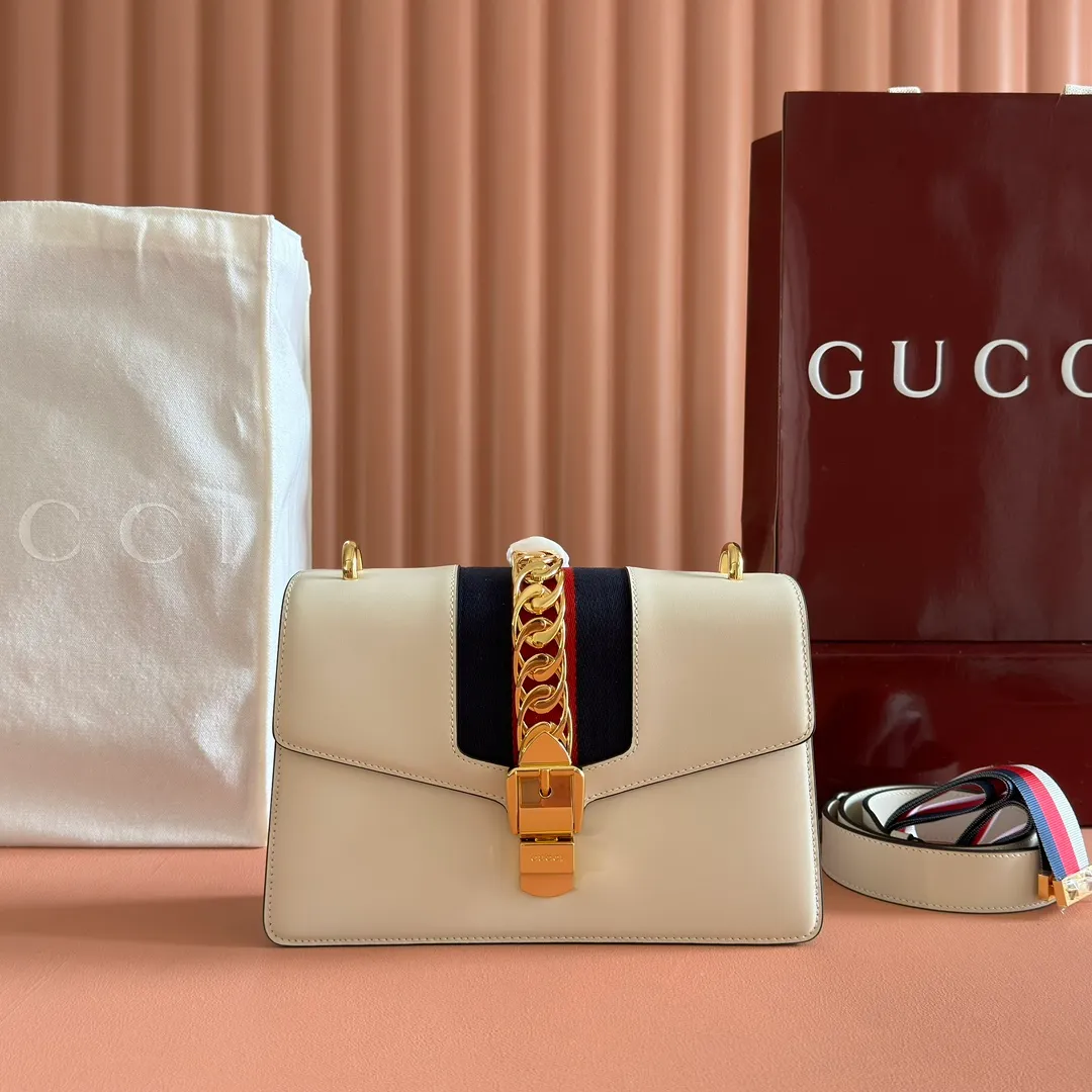 p1360. 💋💋💋【Original leather with complete packaging】‼ G Home 👉New style. The market's top exclusive goods control, special/counter quality 💯Using imported cowhide, original hardware! Exquisite workmanship. 💯Exclusive physical photos📷👉The quality can be seen in the picture👄👄😘😘. Style number: 421882. Dimensions: width 25.5*height 17*side width 8. color white