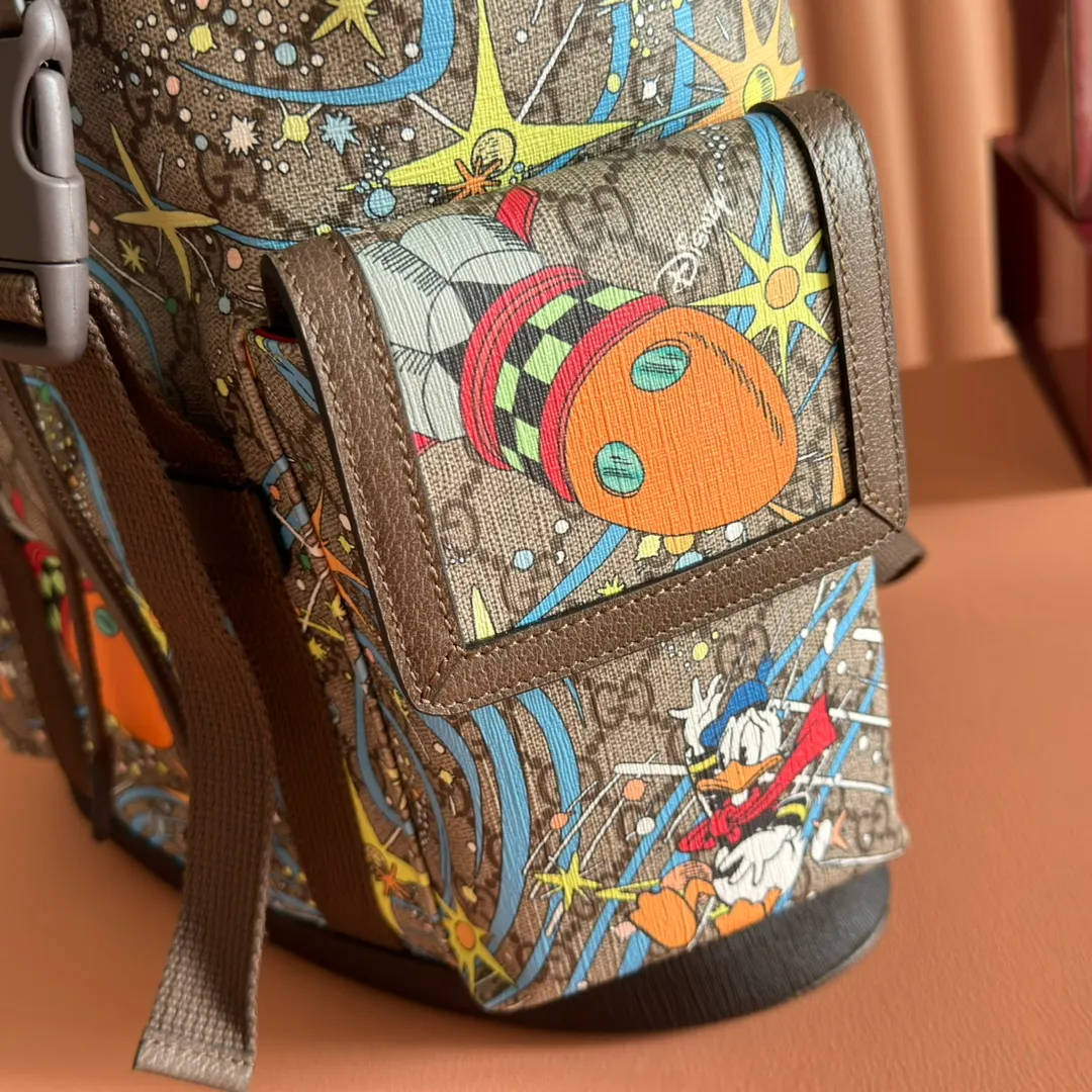 p1320. 📣📣📣【Original leather with full counter packaging】‼ ️G Home👉New style. The market's top exclusive goods control, special/counter quality 💯Using imported cowhide, original hardware! Exquisite workmanship. 💯Exclusive physical photos📷👉The quality can be seen in the picture👄👄😘😘. Style number: 645051. Dimensions: Width 34.5*Height 44*Side width 12.5. Color: Model: Brown PVC/Donald Duck