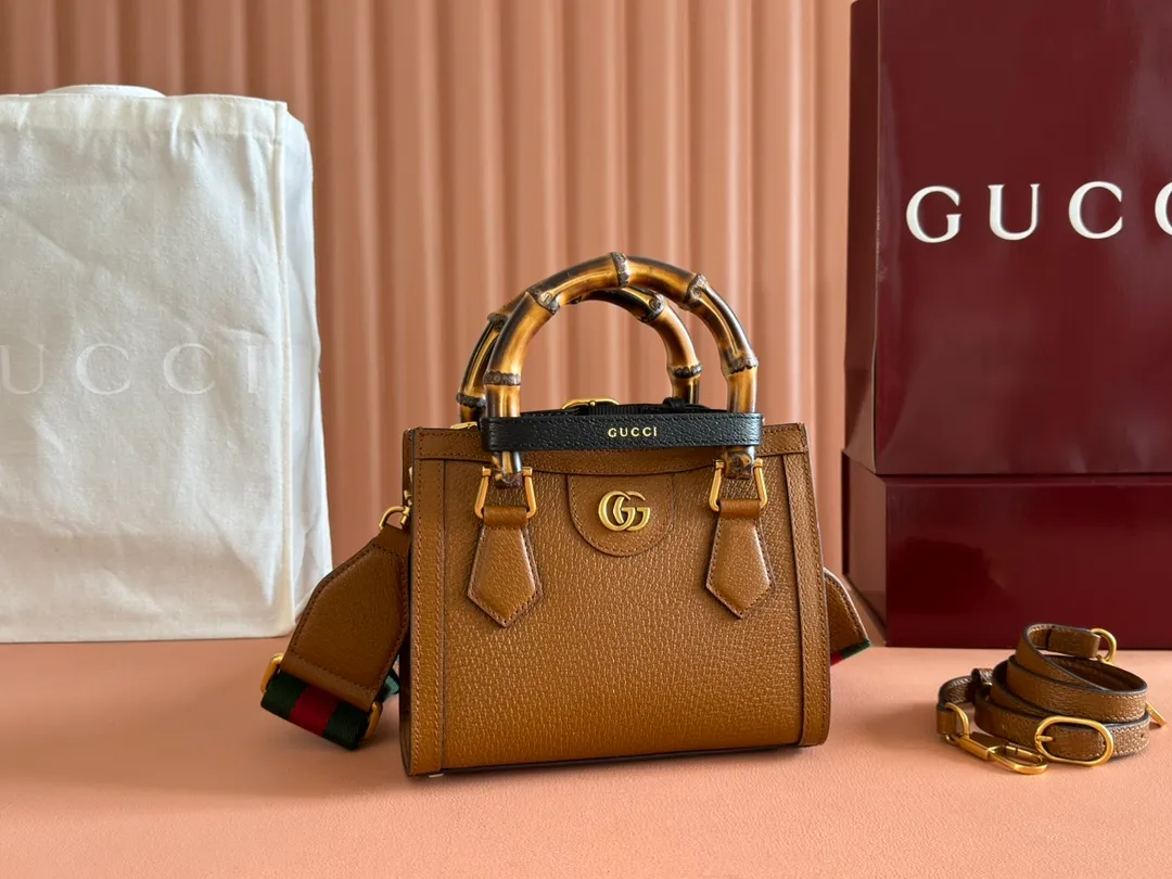 p1420. 📣📣📣【Original leather with complete packaging】🔥🔥Mini tote bag combines two recognizable brand elements, bamboo handles and double G accessories. The blue leather material and two khaki buckles complement each other, highlighting the smart and elegant temperament. Mini size: 20*16*10cm Model: 702732.