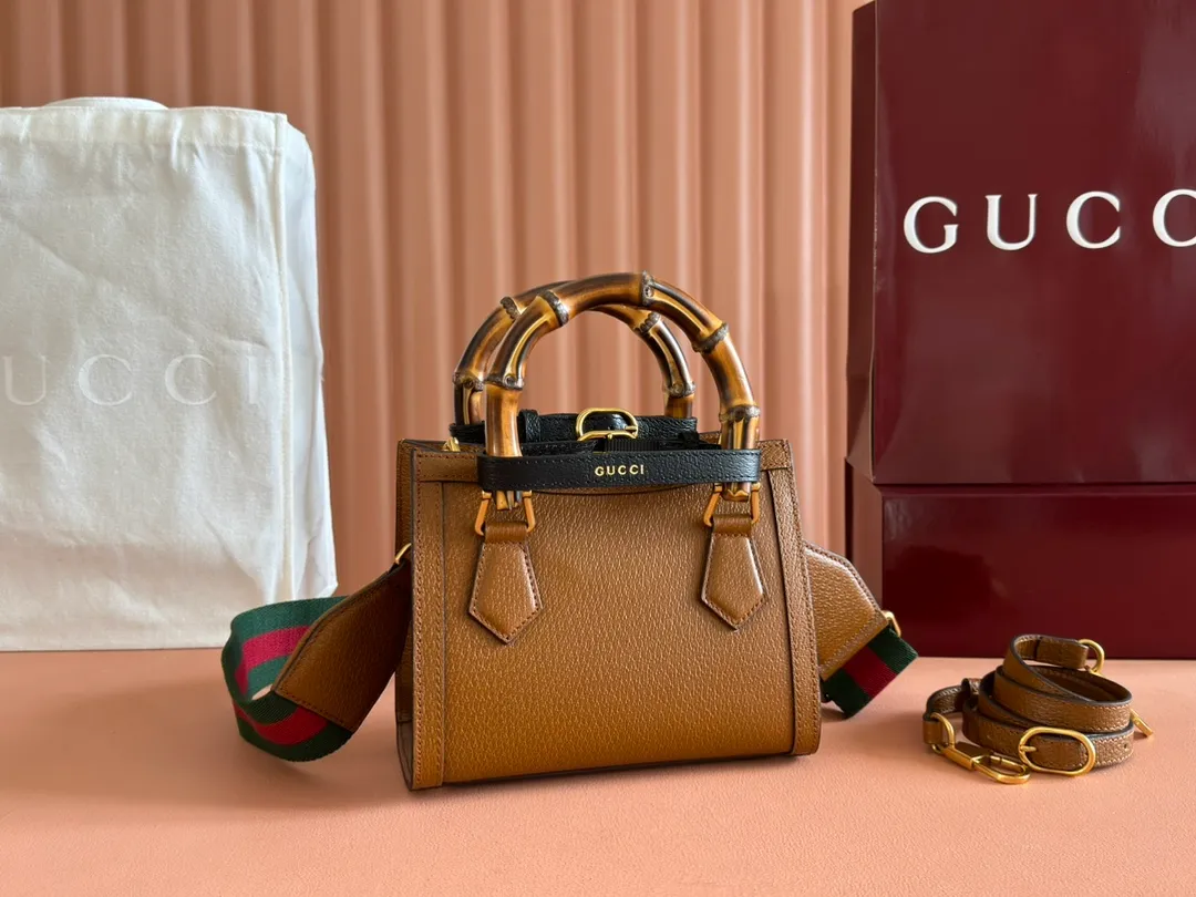 p1420. 📣📣📣【Original leather with complete packaging】🔥🔥Mini tote bag combines two recognizable brand elements, bamboo handles and double G accessories. The blue leather material and two khaki buckles complement each other, highlighting the smart and elegant temperament. Mini size: 20*16*10cm Model: 702732.