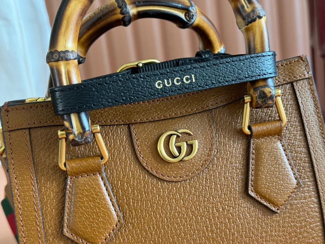 p1420. 📣📣📣【Original leather with complete packaging】🔥🔥Mini tote bag combines two recognizable brand elements, bamboo handles and double G accessories. The blue leather material and two khaki buckles complement each other, highlighting the smart and elegant temperament. Mini size: 20*16*10cm Model: 702732.