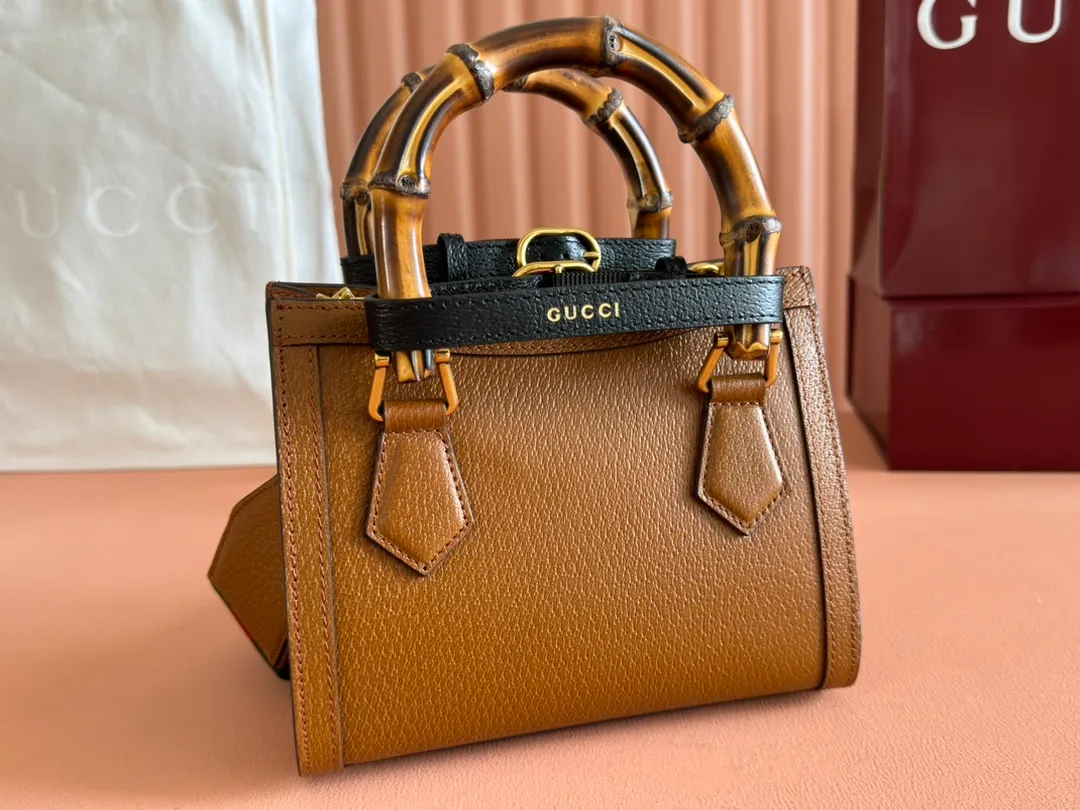 p1420. 📣📣📣【Original leather with complete packaging】🔥🔥Mini tote bag combines two recognizable brand elements, bamboo handles and double G accessories. The blue leather material and two khaki buckles complement each other, highlighting the smart and elegant temperament. Mini size: 20*16*10cm Model: 702732.