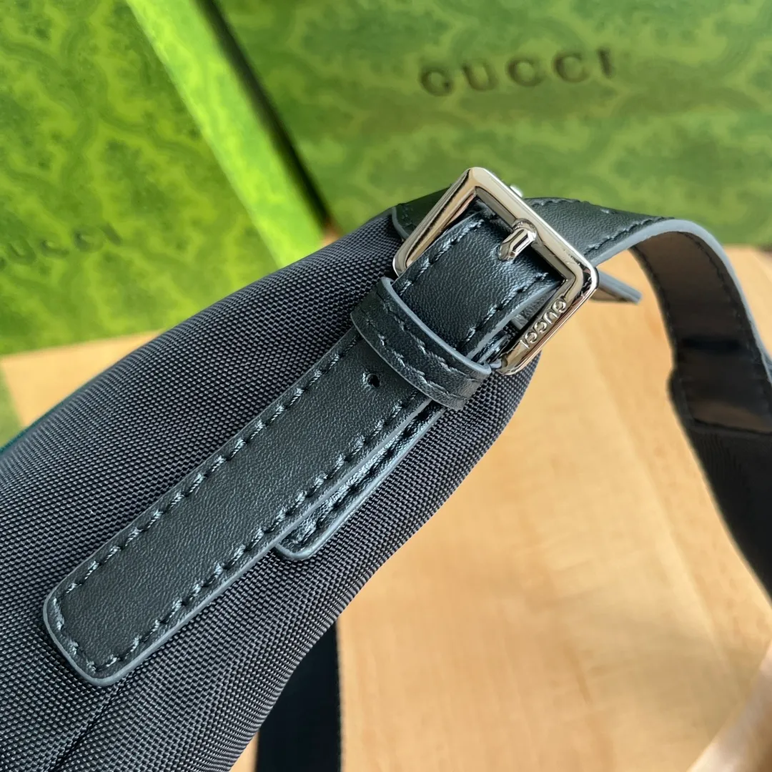 Actual shot #💰240 Style number: 387111 Size: 27*28*4cm Gucci GG Ophidia printing series men's crossbody bag, full of space, suitable for daily business travel, contains an inner pocket for mobile phones and an inner pocket with zipper, this bag is very convenient and practical for daily work and study! It is one of the must-have items for men who like to be a little more low-key.