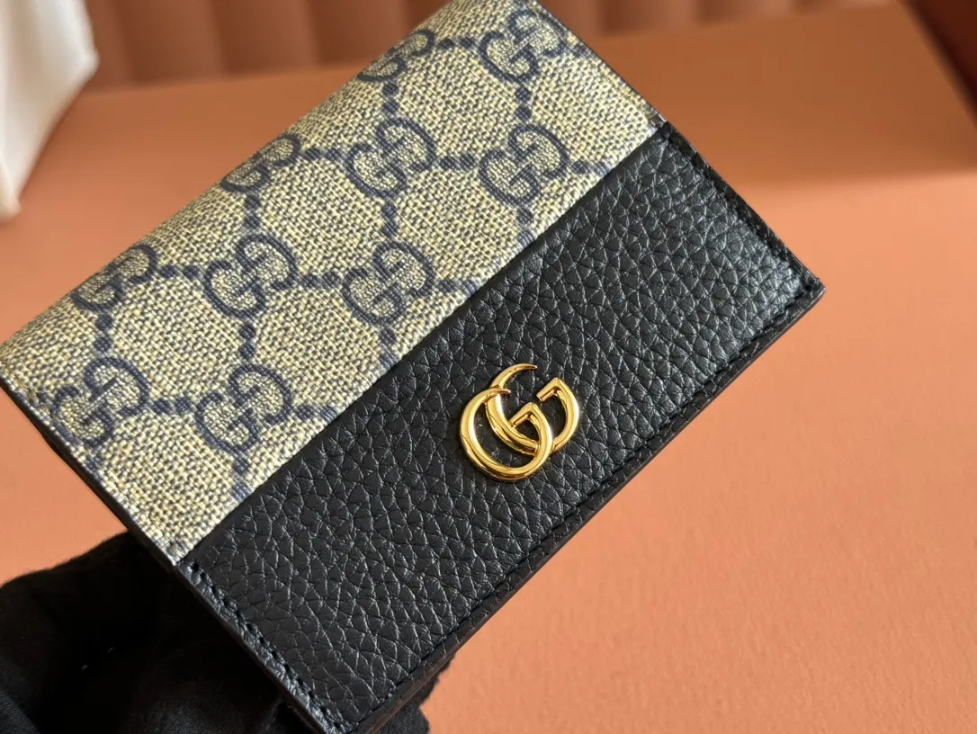 p400. 💋💋💋【Original leather accessories🌈(Cdfmall Sanya Duty Free Store Handbag)🔥🔥Have you got this addictive beautiful bag? GG Marmont series, ‼️elegant and exquisite design has captured the hearts of many girls! It is also a must-have versatile item for global experts! Super awesome! Model: 658610. Size: 11*8, 2.5cm.