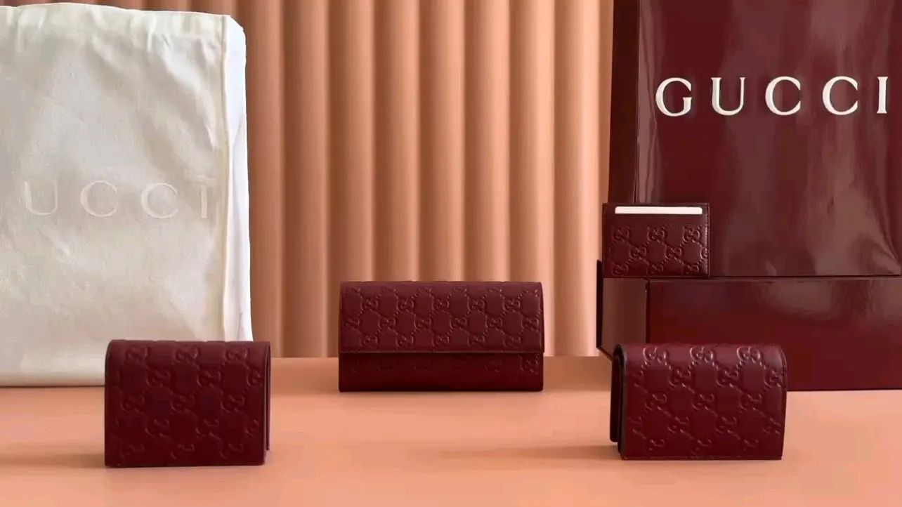 💋💋💋[New model] GG Emblem series card holder, small wallet, bi-fold wallet, encore color embossed/original leather shipped, 🐍Model: 847204, 847207, 847208, 847210, combination short video
