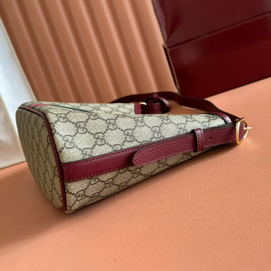 p1040💋💋💋"With full set of original counter packaging" [New Product] The Ophidia series dazzlingly presents novel silhouettes and functions. It is ingeniously interpreted in iconic beige and brown colors to create innovative bag items with soft texture. Beige and dark brown GG canvas Ankara red leather trim Light gold tone hardware Green cotton lining Double G webbing Adjustable leather shoulder strap (height: 30cm - 50cm) Hidden magnetic closure Ident: 836872. Dimensions: 23cm (width) x 21cm (height) x 12cm (depth) Weight: approx. 0.5kg Color: Brown Anchor Red/PVC. Made in Italy