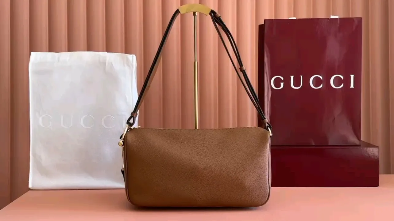 💋💋💋【Original configuration and full counter packaging】Renewed presentation of the Gucci Half Horsebit series. 860787