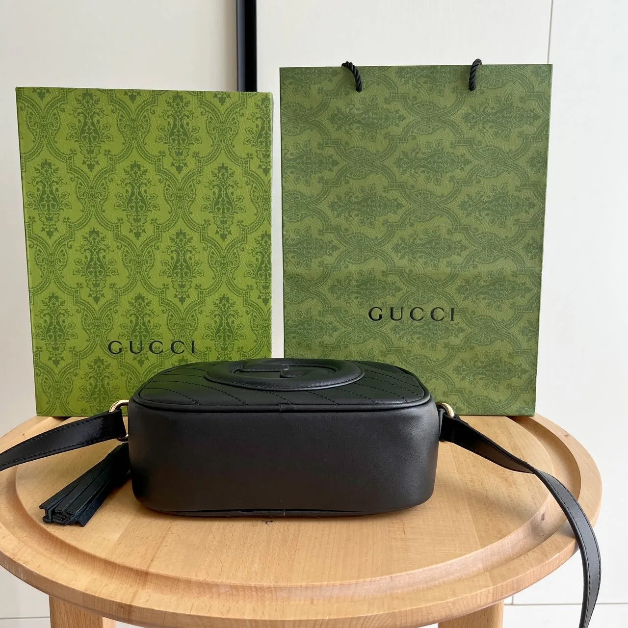 Actual shot 💰260 𝐆𝐮𝐜𝐜𝐢 𝐁𝐥𝐨𝐧𝐝𝐢𝐞Camera bag Model: 742360 first-layer cowhide Size: 21*15.5*5.5cm The new upgraded style is more attractive! The capacity is adequate ~ the shoulder straps are adjustable