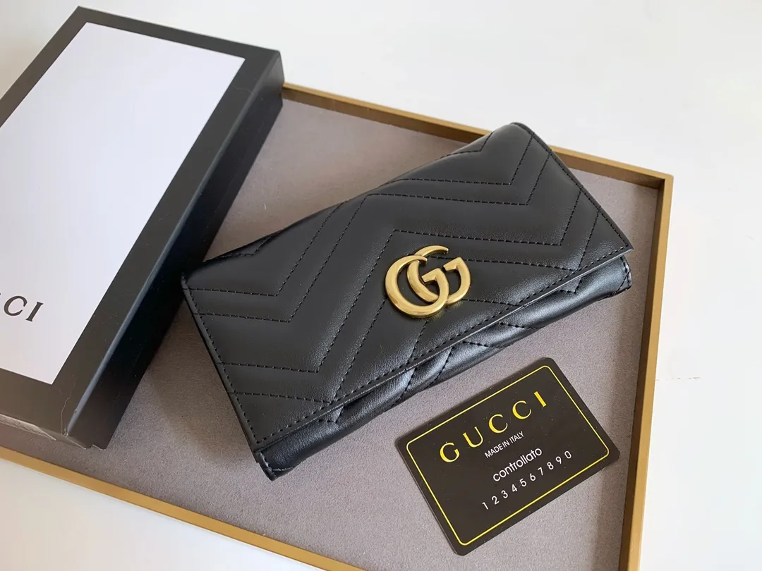 💰170 🇮🇹Gucci💎Original quality, exclusive real-life photos synchronized with GUCCI counters, real-life photos! The GG Marmont series long wallet is carefully made of quilted leather, with a humanoid pattern design and GG logo on the back. Style number: 443436 (5036#) Humanoid pattern, retro metal hardware, size: 19x10.5x2.5.