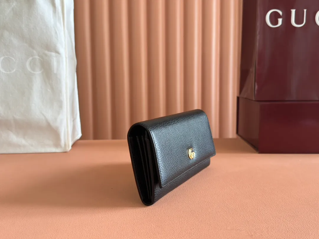 p460📣📣📣 [Original leather with complete packaging]🔥🔥 ‼ ️The new Ophidia series❣ Made of calfskin imported from Italy, equipped with classic double G hardware, a new style and contour support are now available. A structural shape in which the inner side is divided into intervals. Since the chain strap is removable, it can also be used as a mini bag. ️😘Made from top overseas hardware, 💍Model: 456116 Size: W19xH10xD2.5