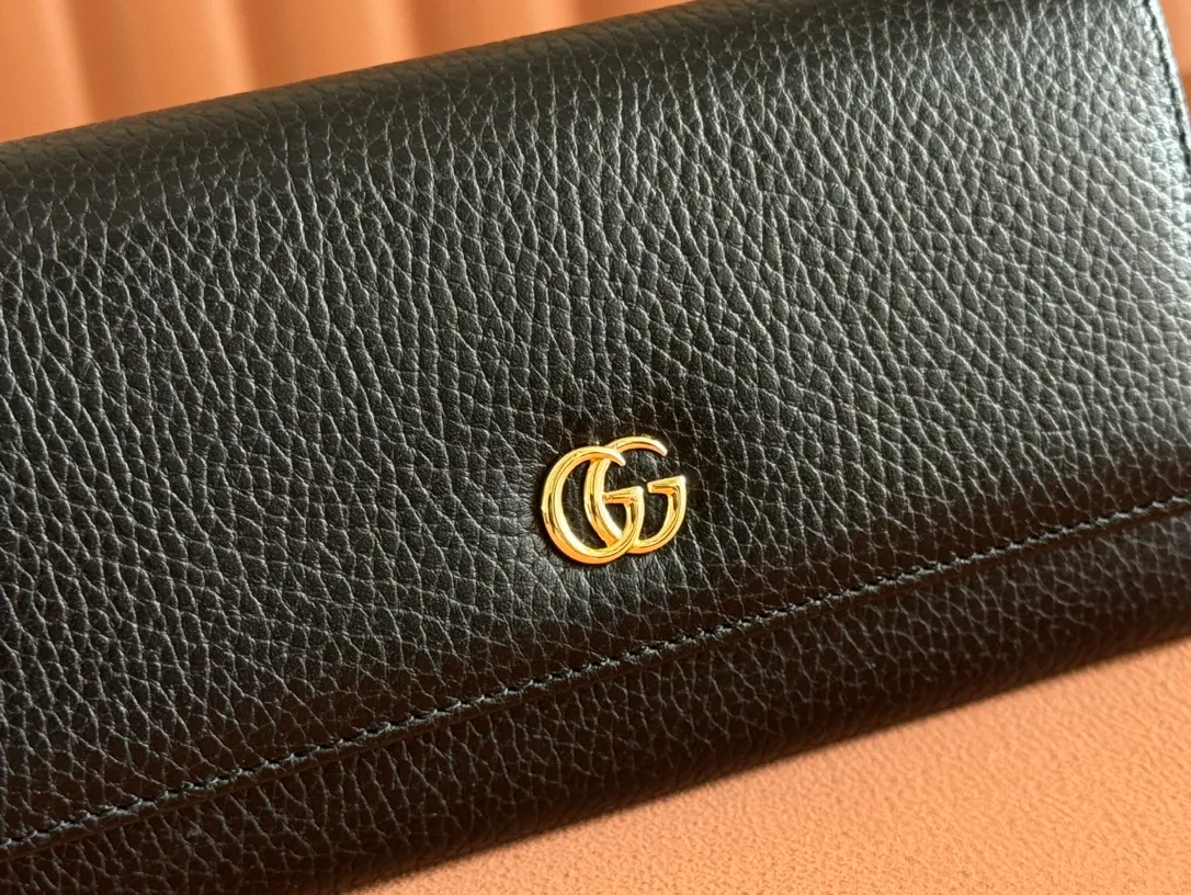 p460📣📣📣 [Original leather with complete packaging]🔥🔥 ‼ ️The new Ophidia series❣ Made of calfskin imported from Italy, equipped with classic double G hardware, a new style and contour support are now available. A structural shape in which the inner side is divided into intervals. Since the chain strap is removable, it can also be used as a mini bag. ️😘Made from top overseas hardware, 💍Model: 456116 Size: W19xH10xD2.5