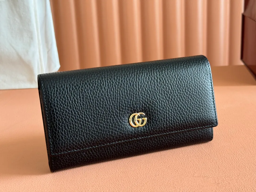 p460📣📣📣 [Original leather with complete packaging]🔥🔥 ‼ ️The new Ophidia series❣ Made of calfskin imported from Italy, equipped with classic double G hardware, a new style and contour support are now available. A structural shape in which the inner side is divided into intervals. Since the chain strap is removable, it can also be used as a mini bag. ️😘Made from top overseas hardware, 💍Model: 456116 Size: W19xH10xD2.5