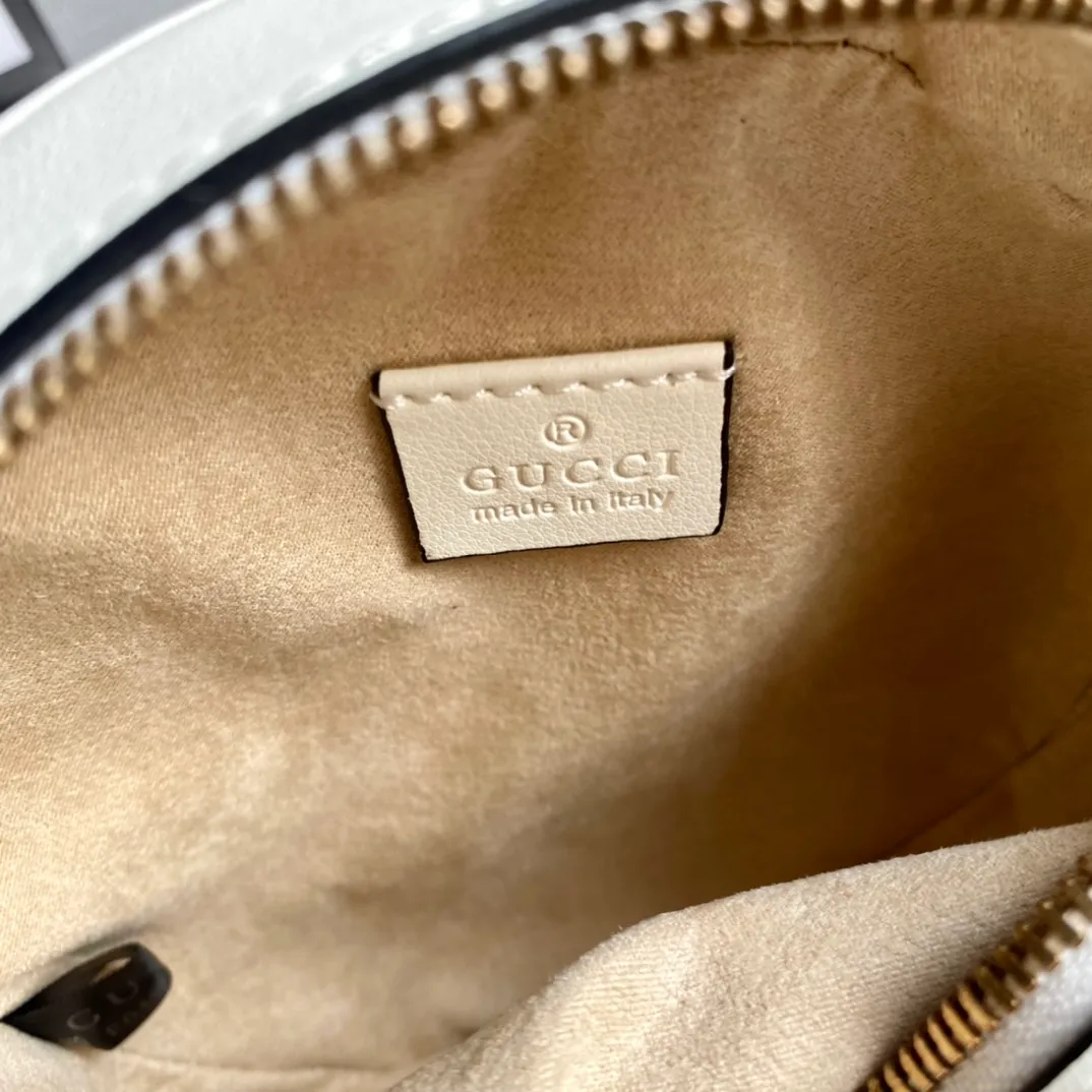 Actual shot #💰240 Model: 550154 cowhide Size: 18×18×4.5cm gucci marmont series round mini shoulder bag 🎁Equipped with chain shoulder strap👏Made of cowhide with iconic hardware. Small and exquisite‼ ️ The shoulder strap is equipped with a cowhide shoulder strap to make it more comfortable to carry on the shoulder