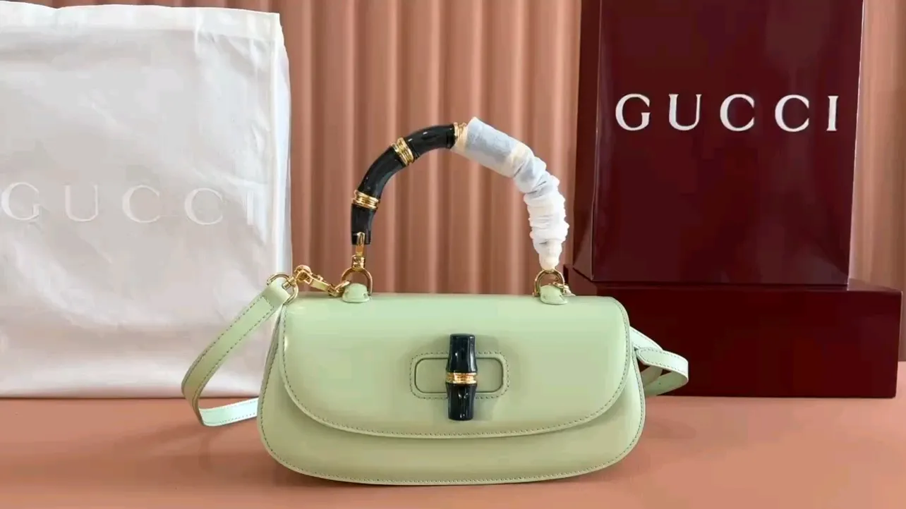 💋💋💋 New Gucci Bamboo Diva series medium handbag, white/original shipment! 🐴Model: 827750. short video