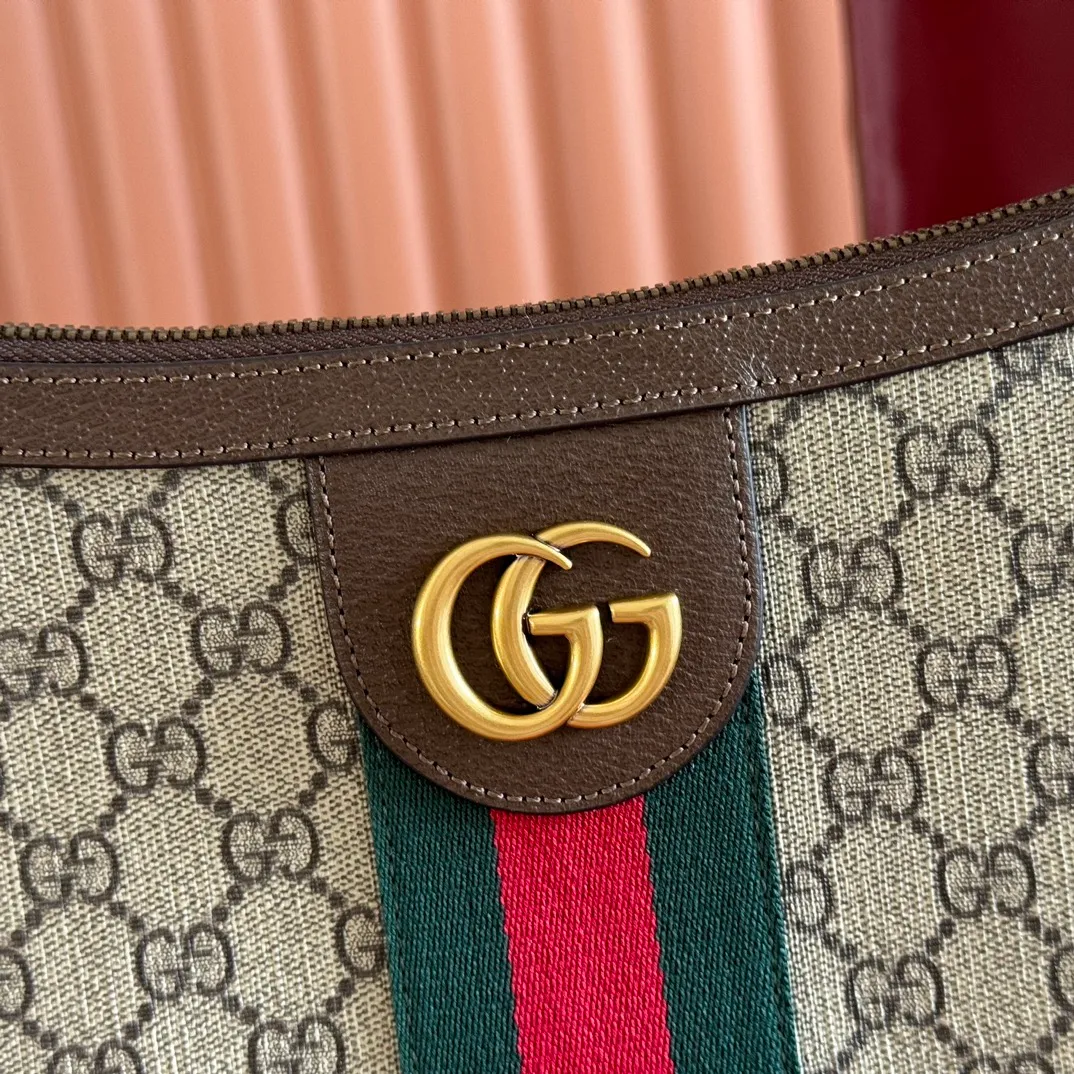 p800. 💋💋💋【Original leather accessories🌈 Equipped with full counter packaging】🔥🔥 GG series👉2021 latest model, the classic retro style is definitely a rare model in this series suitable for all ages. The Ophidia series continues to grow and develop, and will bring stunning new products every season. This handbag is part of the Epilogue collection and features a removable shoulder strap. The square retro shape combines the brand's classic striped webbing and Double G styling accessories, and the handbag is made of the brand's iconic Double G pattern. Model: 598125. Size: 30*22*5.5cm. Color: brown
