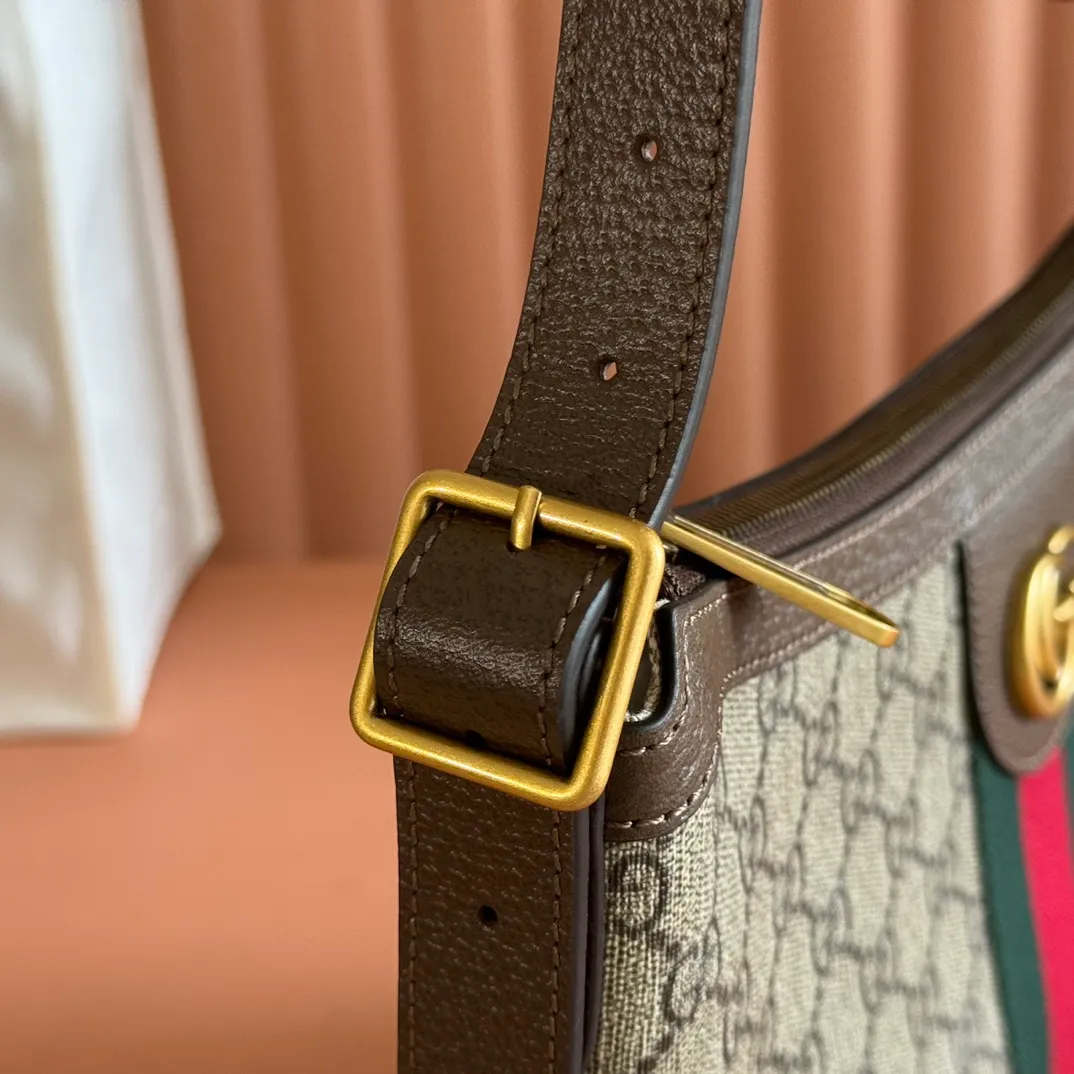 p800. 💋💋💋【Original leather accessories🌈 Equipped with full counter packaging】🔥🔥 GG series👉2021 latest model, the classic retro style is definitely a rare model in this series suitable for all ages. The Ophidia series continues to grow and develop, and will bring stunning new products every season. This handbag is part of the Epilogue collection and features a removable shoulder strap. The square retro shape combines the brand's classic striped webbing and Double G styling accessories, and the handbag is made of the brand's iconic Double G pattern. Model: 598125. Size: 30*22*5.5cm. Color: brown