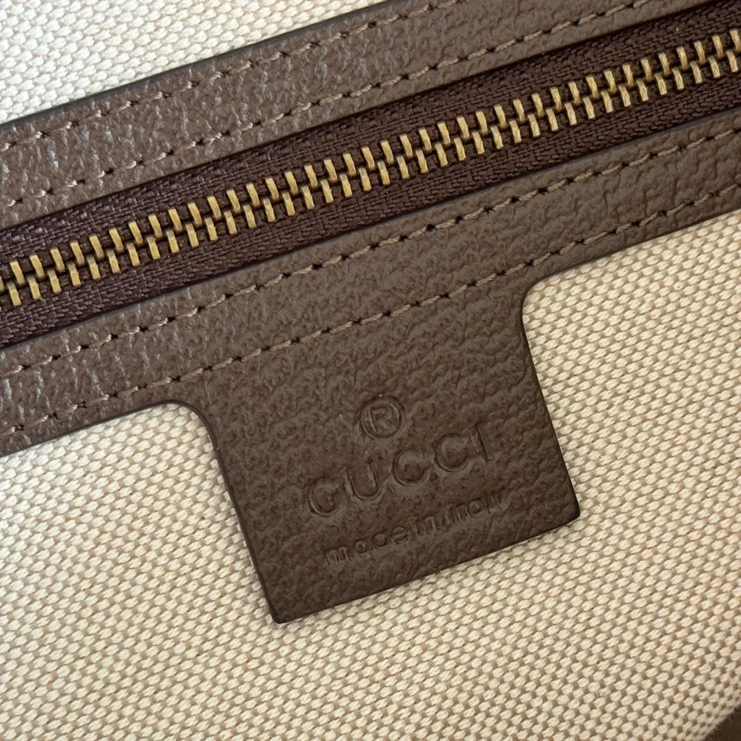 p800. 💋💋💋【Original leather accessories🌈 Equipped with full counter packaging】🔥🔥 GG series👉2021 latest model, the classic retro style is definitely a rare model in this series suitable for all ages. The Ophidia series continues to grow and develop, and will bring stunning new products every season. This handbag is part of the Epilogue collection and features a removable shoulder strap. The square retro shape combines the brand's classic striped webbing and Double G styling accessories, and the handbag is made of the brand's iconic Double G pattern. Model: 598125. Size: 30*22*5.5cm. Color: brown