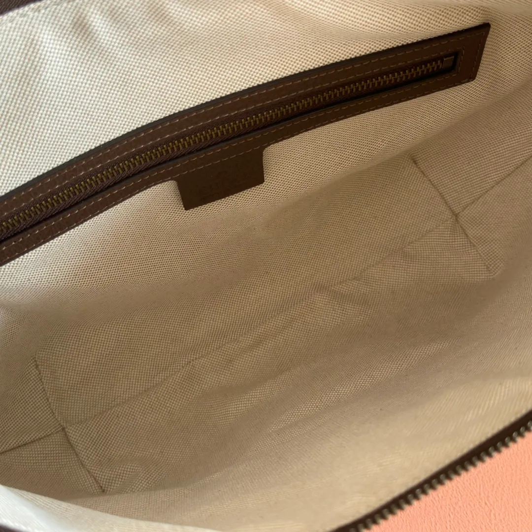 p800. 💋💋💋【Original leather accessories🌈 Equipped with full counter packaging】🔥🔥 GG series👉2021 latest model, the classic retro style is definitely a rare model in this series suitable for all ages. The Ophidia series continues to grow and develop, and will bring stunning new products every season. This handbag is part of the Epilogue collection and features a removable shoulder strap. The square retro shape combines the brand's classic striped webbing and Double G styling accessories, and the handbag is made of the brand's iconic Double G pattern. Model: 598125. Size: 30*22*5.5cm. Color: brown