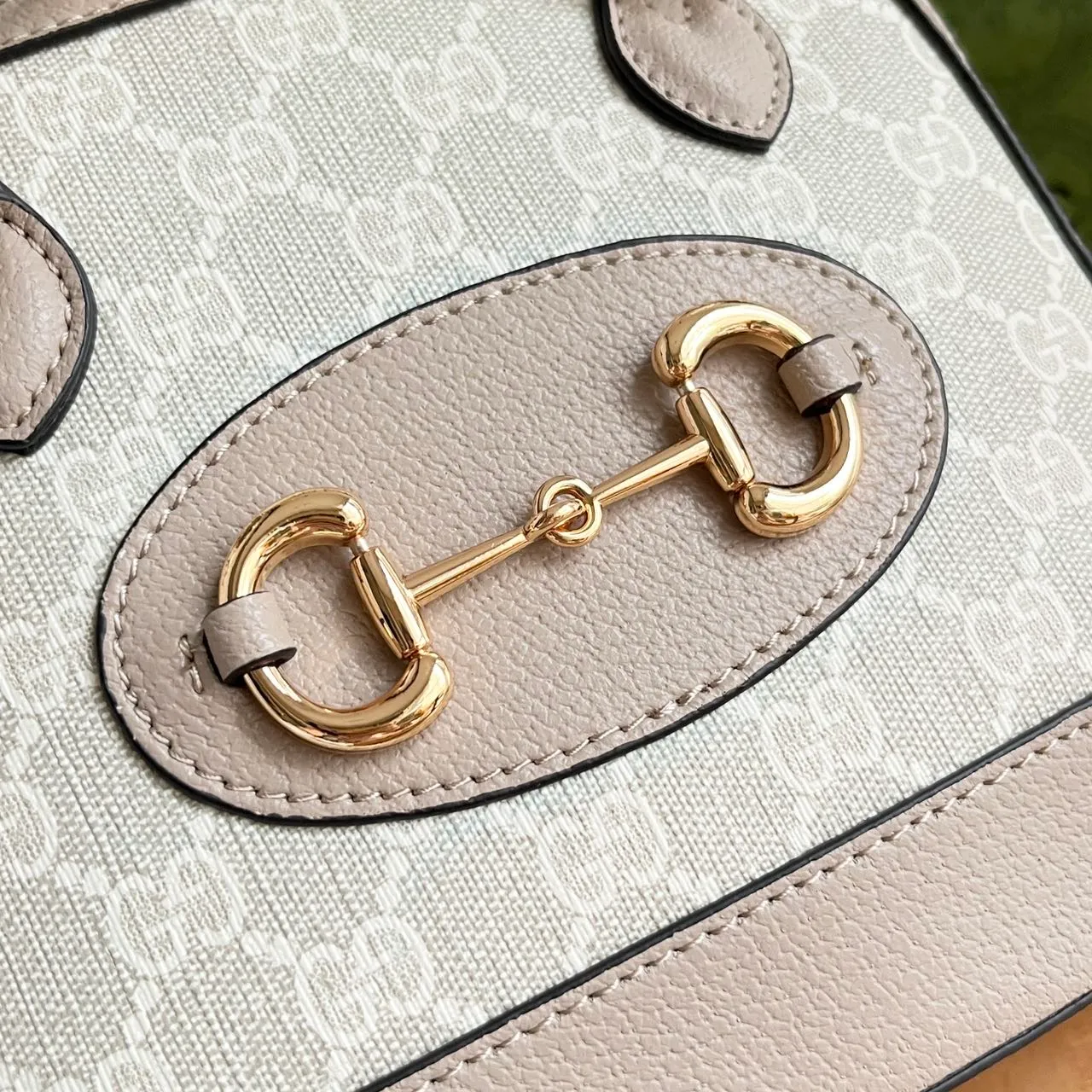 Upgraded version #💰300 Model: 640716 Mini Size: 20x19.5x7.5cm, Gucci💝💝𝙃𝙤𝙧𝙨𝙚𝙗𝙞𝙩 𝟭𝟵𝟱𝟱Mini shell bag, share a little cutie that can blow up the streets❗️The previous large shells were already attractive enough, but I didn’t expect that now there is a more powerful cutie, which is completely irresistible. It's the kind of item that makes you want to buy it after just one look at it. Super invincible and beautiful! Recommended! !