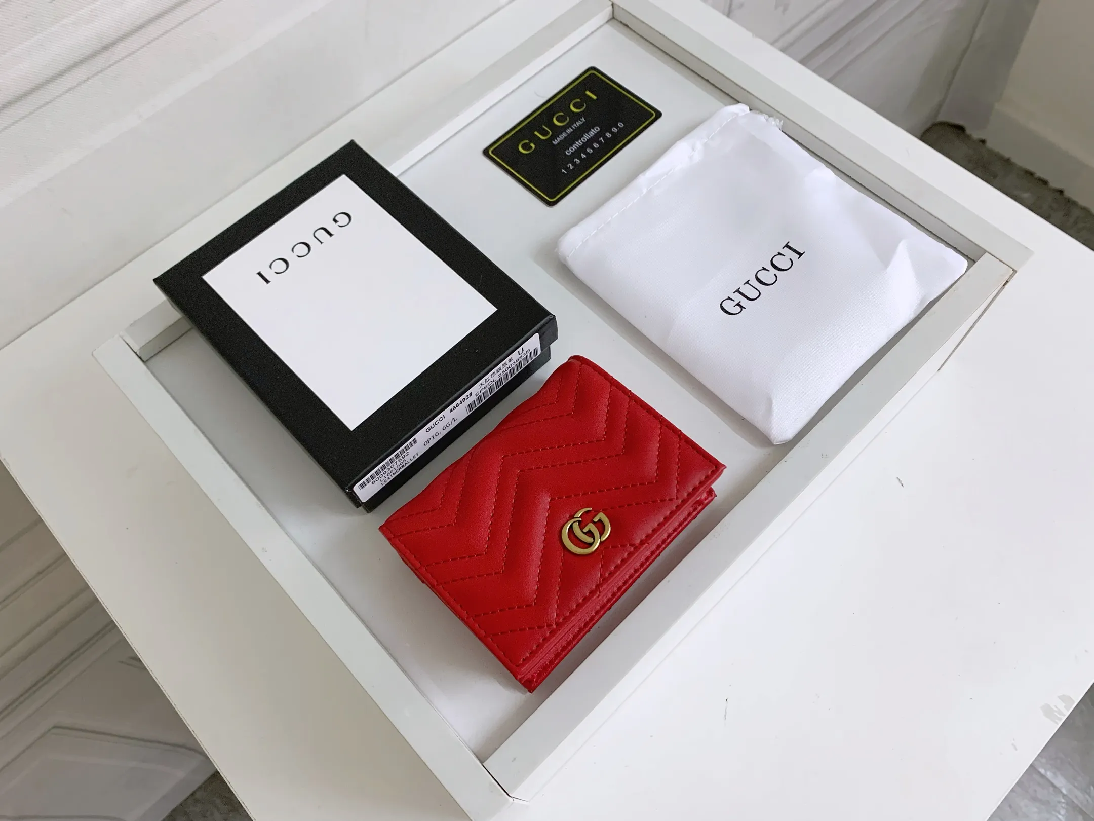 💰150 💎 Top original leather #red❤️ New model from GUCCI, counter quality, original single leather, real shot. 2021 Early Autumn New Style🔥 GG Marmont Series❣ Flip-top card holder😘 Made of soft quilted V-shaped leather 👍 Refined with top overseas hardware😍! Model: 466492 Size: 11x8.5x3cm.