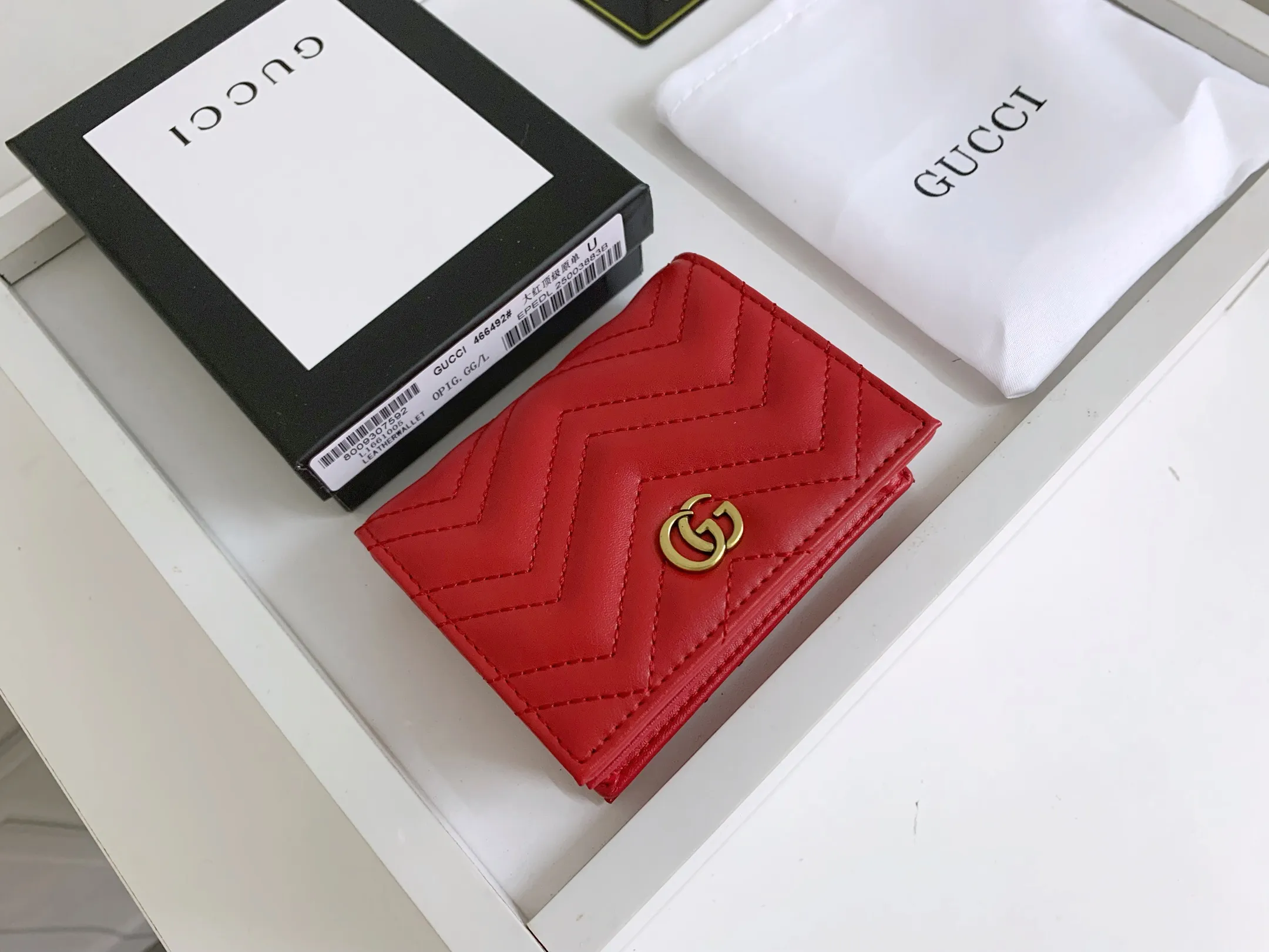 💰150 💎 Top original leather #red❤️ New model from GUCCI, counter quality, original single leather, real shot. 2021 Early Autumn New Style🔥 GG Marmont Series❣ Flip-top card holder😘 Made of soft quilted V-shaped leather 👍 Refined with top overseas hardware😍! Model: 466492 Size: 11x8.5x3cm.