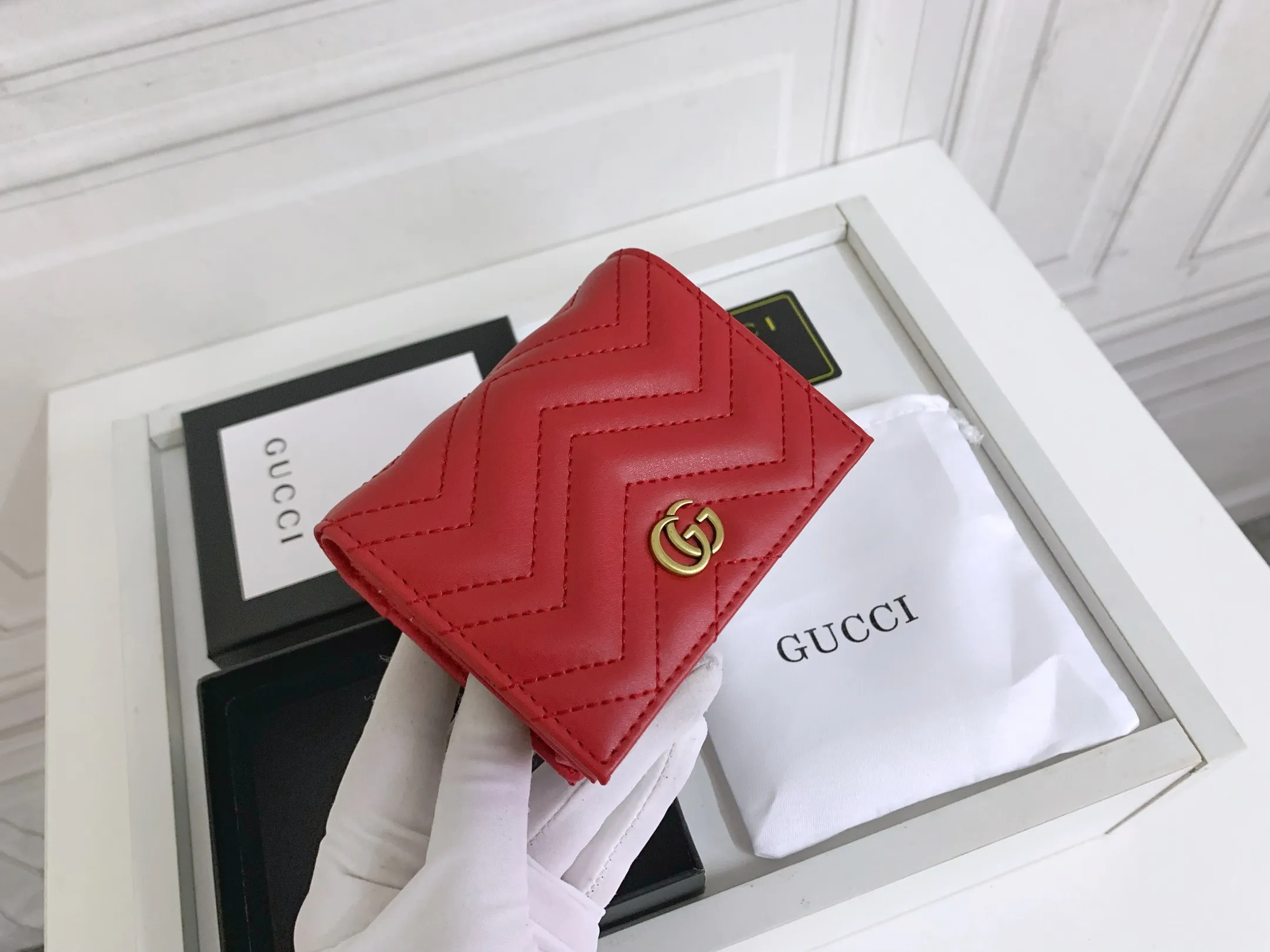 💰150 💎 Top original leather #red❤️ New model from GUCCI, counter quality, original single leather, real shot. 2021 Early Autumn New Style🔥 GG Marmont Series❣ Flip-top card holder😘 Made of soft quilted V-shaped leather 👍 Refined with top overseas hardware😍! Model: 466492 Size: 11x8.5x3cm.