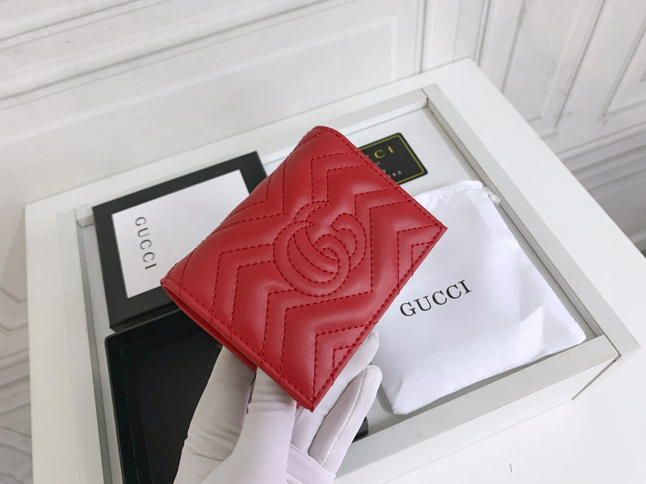 💰150 💎 Top original leather #red❤️ New model from GUCCI, counter quality, original single leather, real shot. 2021 Early Autumn New Style🔥 GG Marmont Series❣ Flip-top card holder😘 Made of soft quilted V-shaped leather 👍 Refined with top overseas hardware😍! Model: 466492 Size: 11x8.5x3cm.