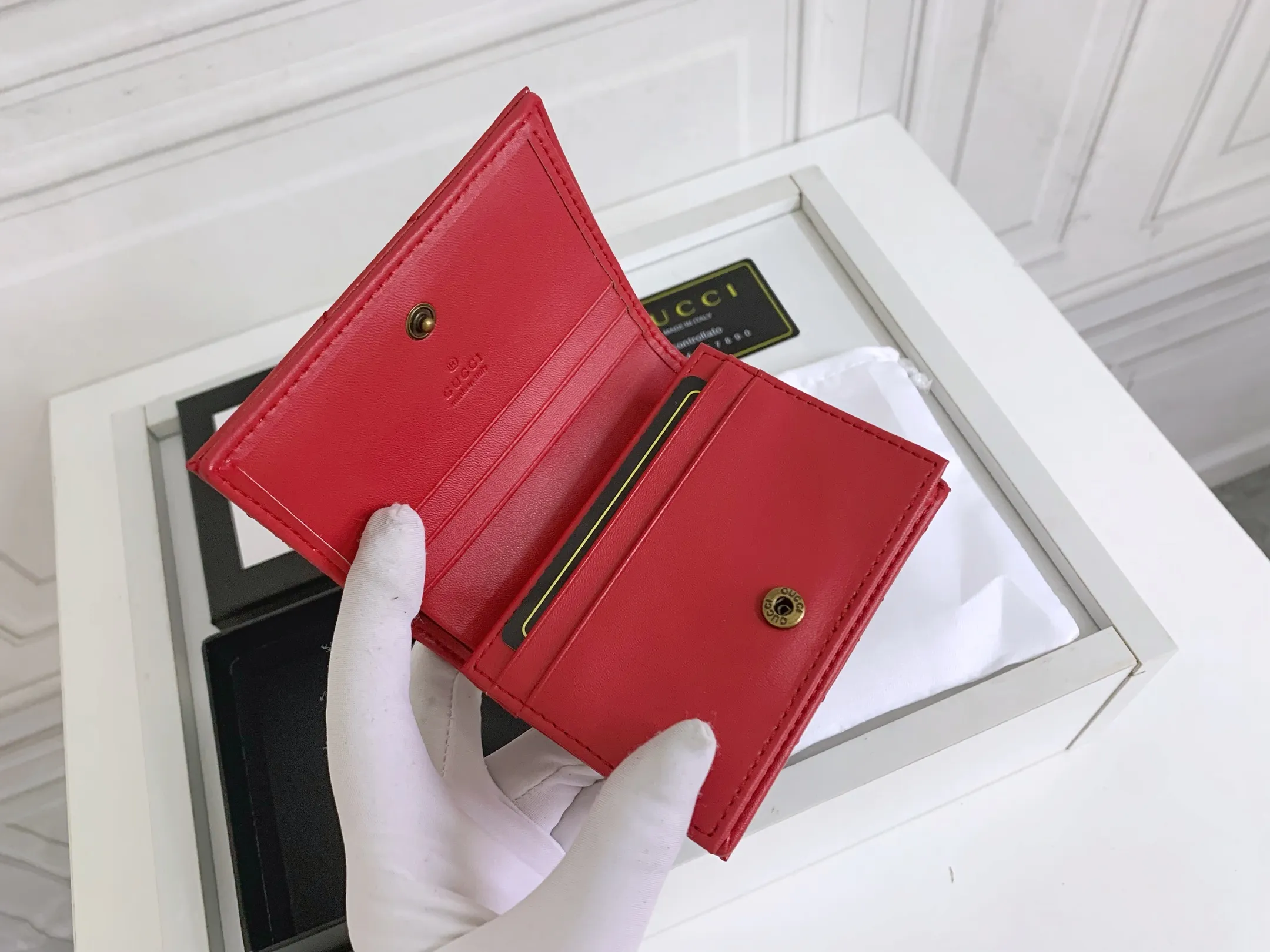 💰150 💎 Top original leather #red❤️ New model from GUCCI, counter quality, original single leather, real shot. 2021 Early Autumn New Style🔥 GG Marmont Series❣ Flip-top card holder😘 Made of soft quilted V-shaped leather 👍 Refined with top overseas hardware😍! Model: 466492 Size: 11x8.5x3cm.