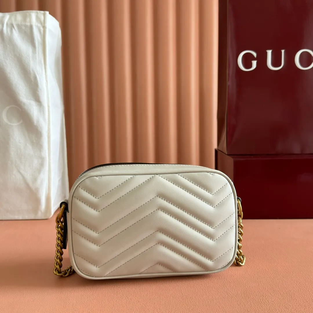 p960. 💋💋💋【Full set of packaging at the counter】🔥🔥"Marmont Italian original leather"‼ ‼ Have you picked up the addictive Gucci bags? The elegant and exquisite design of the GG Marmont series has captured the hearts of many girls! At the same time, it is also a must-have versatile item for global experts! Super awesome! Model: 448065. Size: 18*12*6.