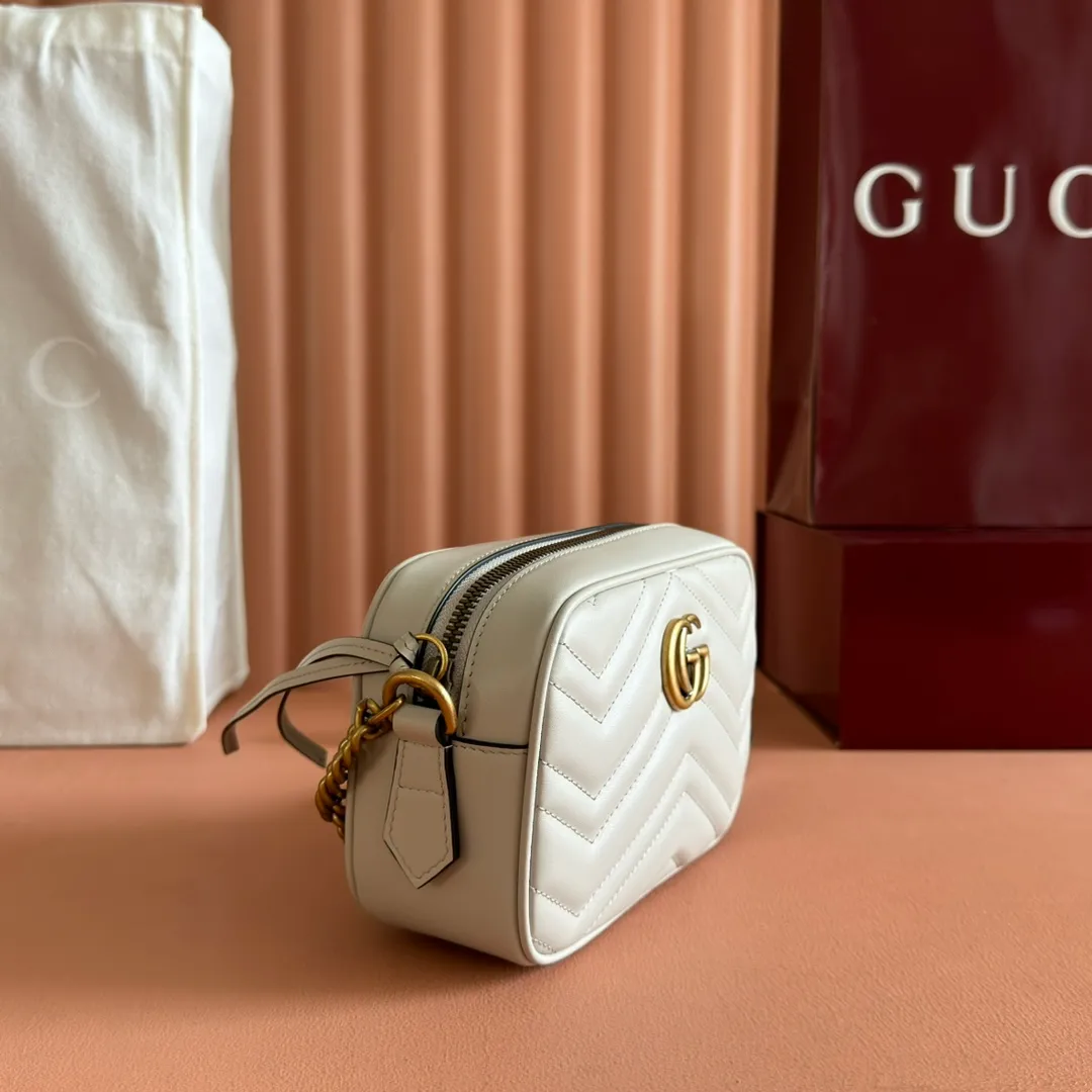 p960. 💋💋💋【Full set of packaging at the counter】🔥🔥"Marmont Italian original leather"‼ ‼ Have you picked up the addictive Gucci bags? The elegant and exquisite design of the GG Marmont series has captured the hearts of many girls! At the same time, it is also a must-have versatile item for global experts! Super awesome! Model: 448065. Size: 18*12*6.
