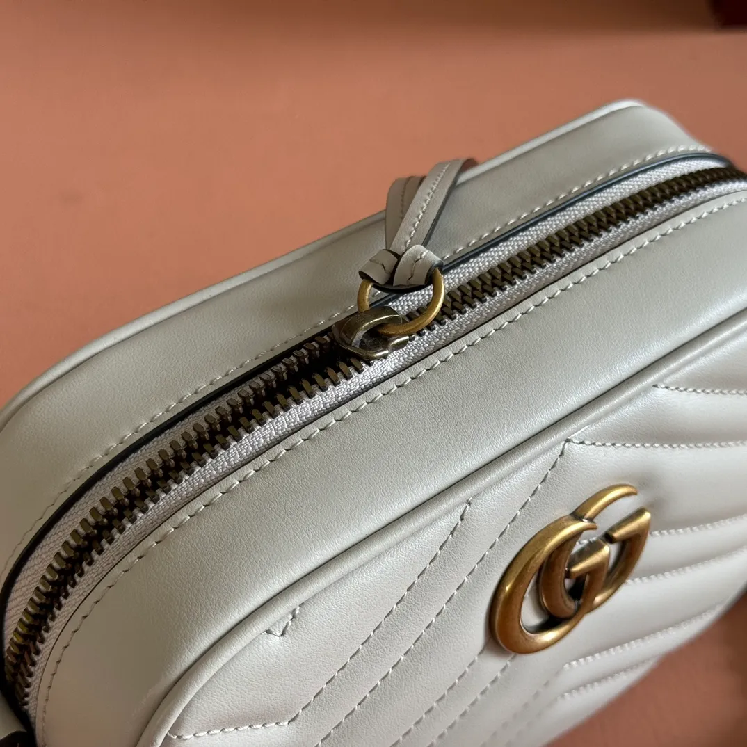 p960. 💋💋💋【Full set of packaging at the counter】🔥🔥"Marmont Italian original leather"‼ ‼ Have you picked up the addictive Gucci bags? The elegant and exquisite design of the GG Marmont series has captured the hearts of many girls! At the same time, it is also a must-have versatile item for global experts! Super awesome! Model: 448065. Size: 18*12*6.
