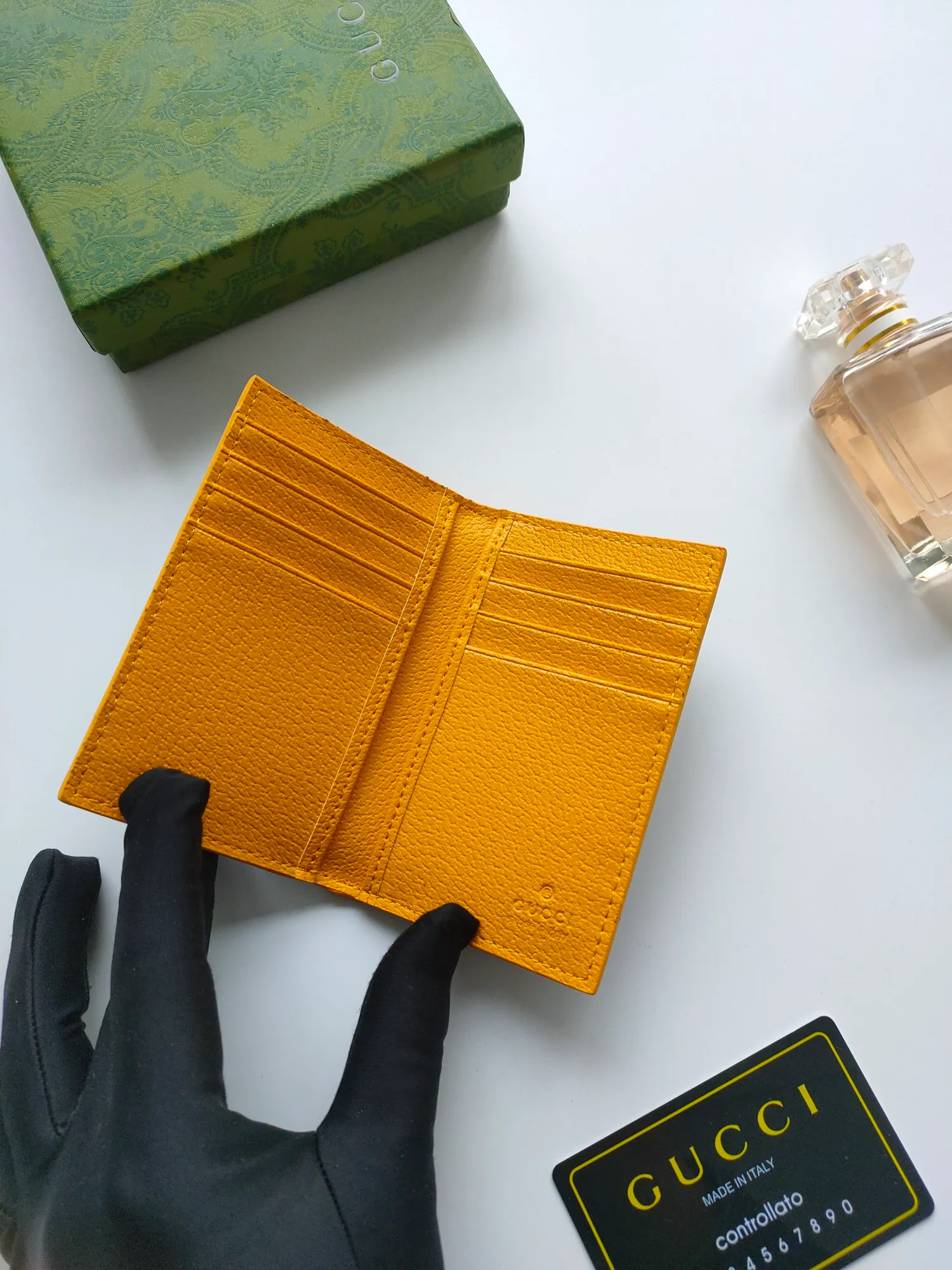 💰100💰Long card holder with GG details. Gucci archive elements GG details and vibrant colors are cleverly blended. This long card holder is crafted from GG Supreme canvas and cleverly incorporates red contrasting details, bringing subtle contrast to this compact daily accessory. Model: 768249. Dimensions when open: 12 (length) x 15cm (width) Dimensions when closed: 12 (length) x 7.5cm (width)