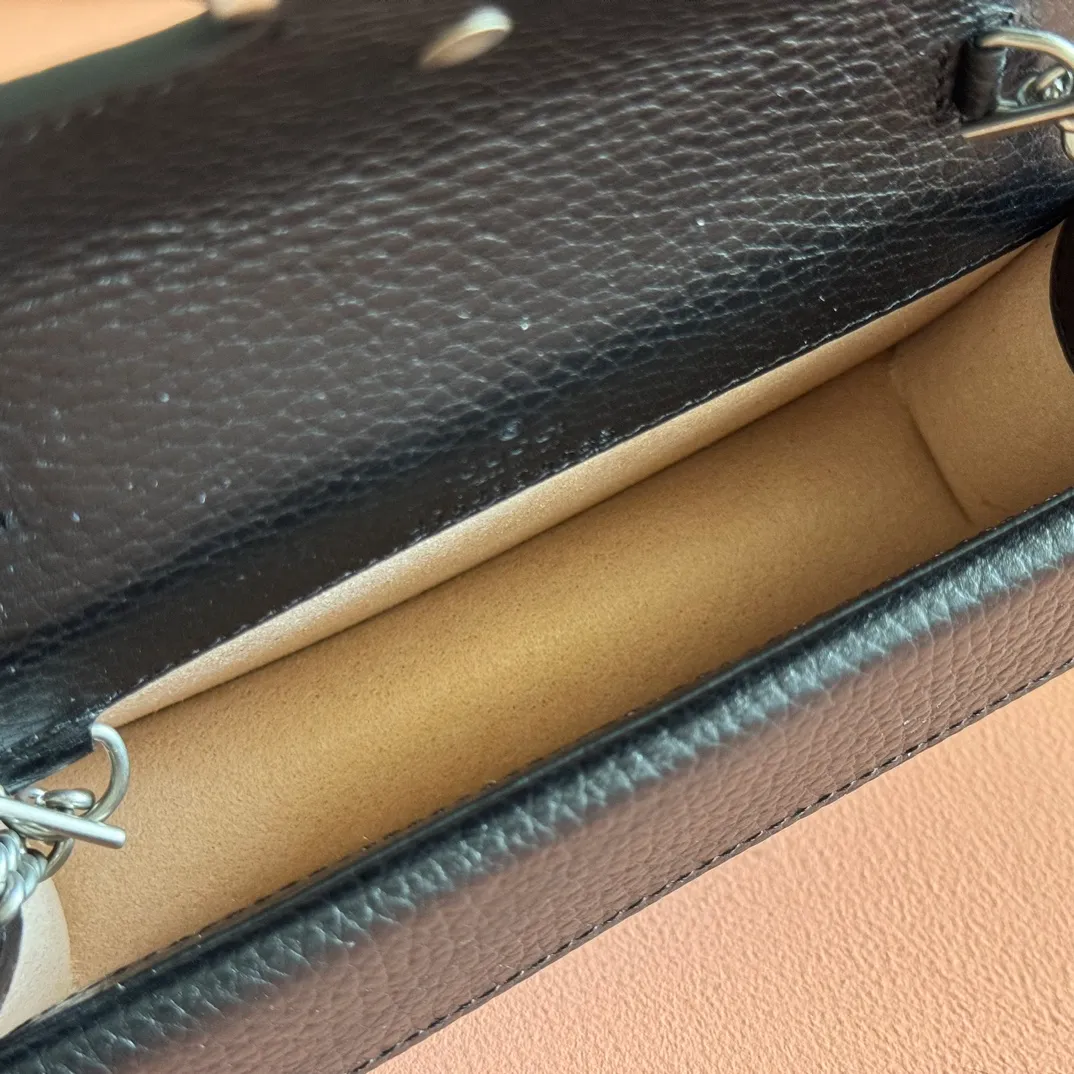 p600. 📣📣📣[Original leather with 🌈Full set of packaging at the counter]🔥🔥 Dionysus Supre Mini has been loved by thousands of girls since the Dionysus bag came out, and the Dionysus bag has also lived up to expectations, with various designs emerging in endlessly ~ Model: 476432 Size: 16.5*10*4.5cm.