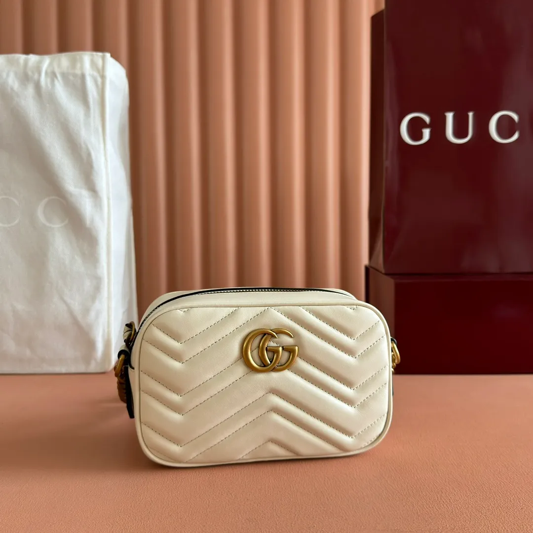 p960. 💋💋💋【Full set of packaging at the counter】🔥🔥"Marmont Italian original leather"‼ ‼ Have you picked up the addictive Gucci bags? The elegant and exquisite design of the GG Marmont series has captured the hearts of many girls! At the same time, it is also a must-have versatile item for global experts! Super awesome! Model: 448065. Size: 18*12*6.