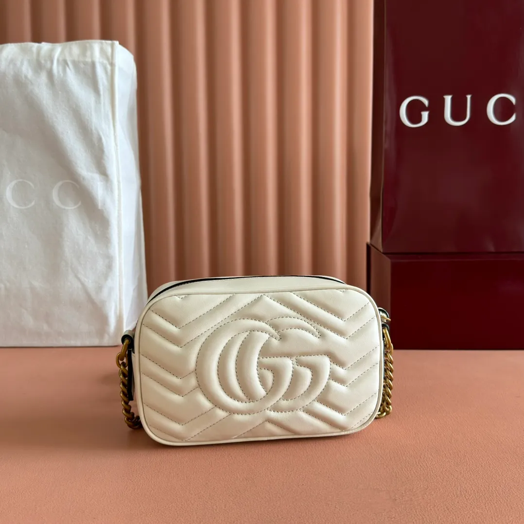 p960. 💋💋💋【Full set of packaging at the counter】🔥🔥"Marmont Italian original leather"‼ ‼ Have you picked up the addictive Gucci bags? The elegant and exquisite design of the GG Marmont series has captured the hearts of many girls! At the same time, it is also a must-have versatile item for global experts! Super awesome! Model: 448065. Size: 18*12*6.