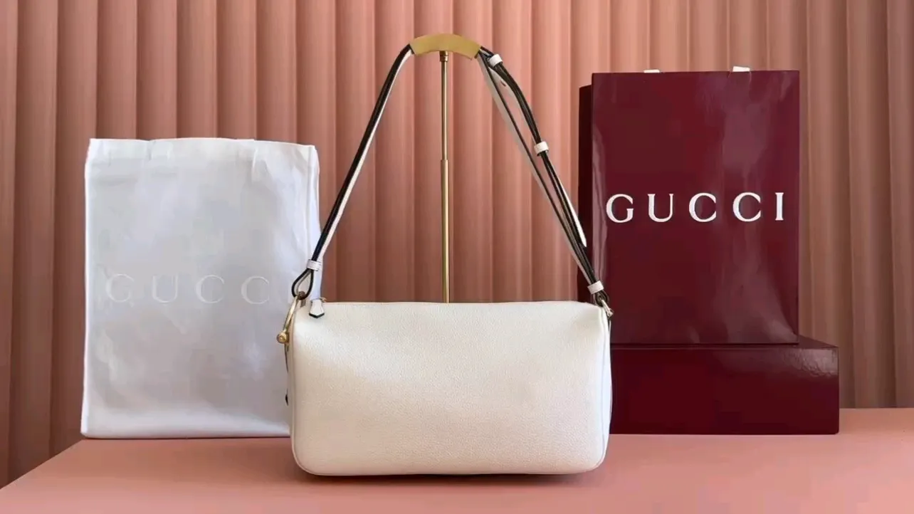 💋💋💋【Original configuration and full counter packaging】Renewed presentation of the Gucci Half Horsebit series. 860787