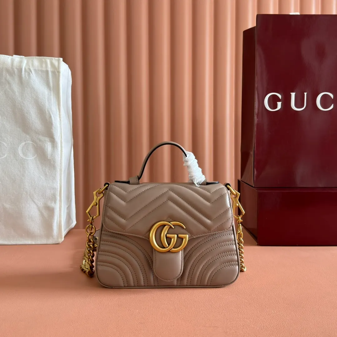 p1280. 📣📣📣【Original leather accessories🌈Full set of counter packaging】🔥🔥 ‼ ‼ "Marmont Italian Original Leather"‼ ‼ Have you picked up the addictive Gucci bags? The elegant and exquisite design of the GG Marmont series has captured the hearts of many girls! At the same time, it is also a must-have versatile item for global experts! Super awesome! Model: 547260. Size: 21*15.5*8. Color: milk tea