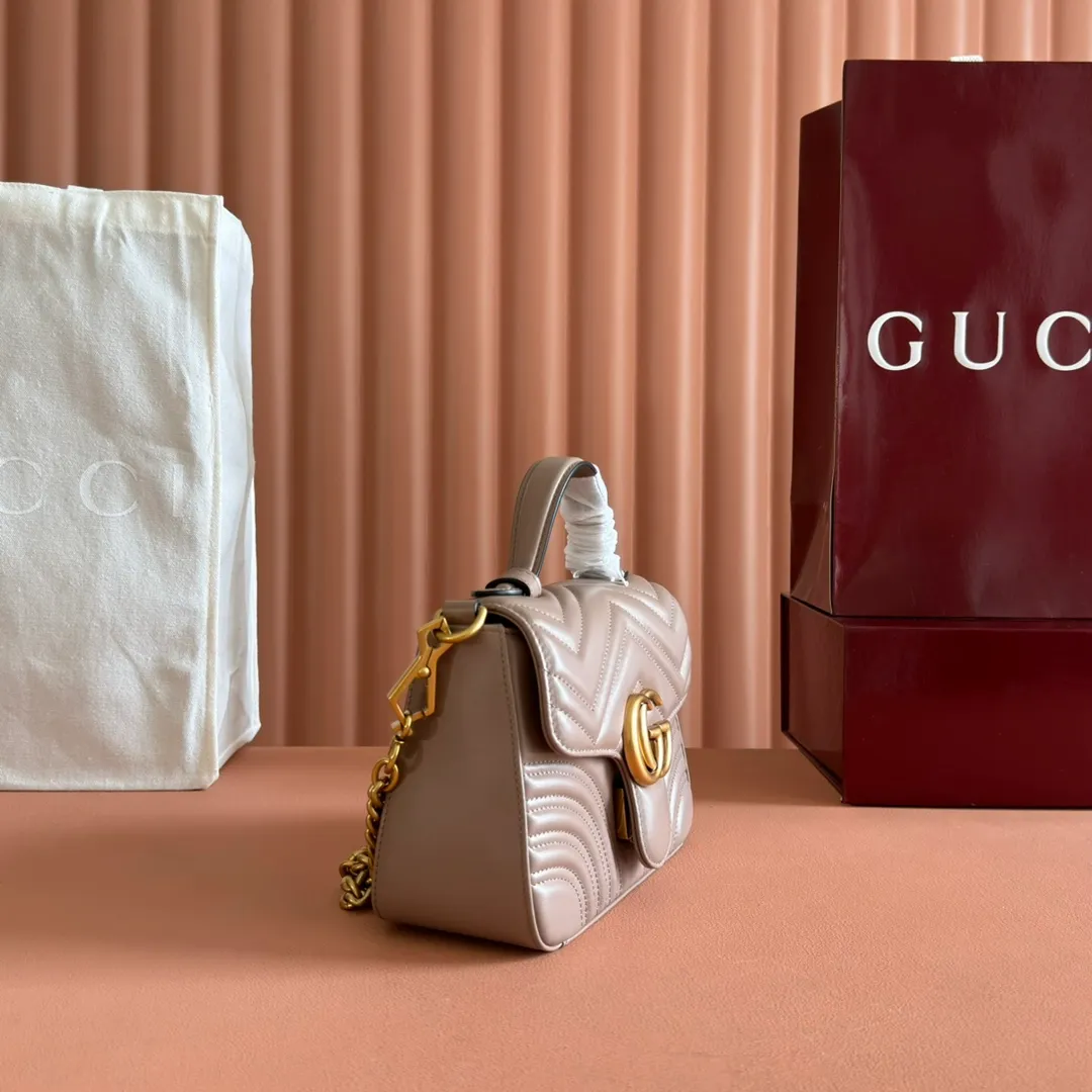 p1280. 📣📣📣【Original leather accessories🌈Full set of counter packaging】🔥🔥 ‼ ‼ "Marmont Italian Original Leather"‼ ‼ Have you picked up the addictive Gucci bags? The elegant and exquisite design of the GG Marmont series has captured the hearts of many girls! At the same time, it is also a must-have versatile item for global experts! Super awesome! Model: 547260. Size: 21*15.5*8. Color: milk tea