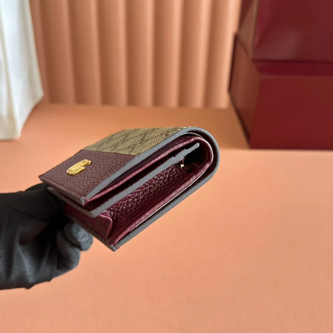 p380. 📣📣📣【Original leather with full counter packaging】🔥🔥GG Marmont series card holder This GG Marmont series card holder is made of classic and durable black leather, adding another classic to the "Aria-Fashion Aria" series. The Double G accessory originates from the belt buckle design of the 1970s, and is reinterpreted on this wallet in tone-on-tone resin. The classic design is combined with a monochromatic color scheme to highlight the modern fashion style. Model: 456126. Size: 11*9*3cm. Color: Encore Red/Full Leather.