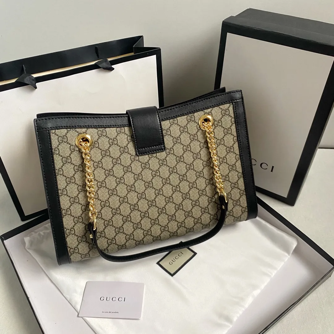 Upgraded version of real shot #💰300 Model number: 479197 large size: 35x23x14cm Gucci padlock series lock double shoulder strap shoulder bag. It is characterized by generous comfort and good accommodation. Office workers can accommodate A4 paper files and computers, and short trips can put a few clothes and basic daily necessities. It is also the best choice for going out😎Upgraded hardware texture up✅Double lining pockets and zipper lining