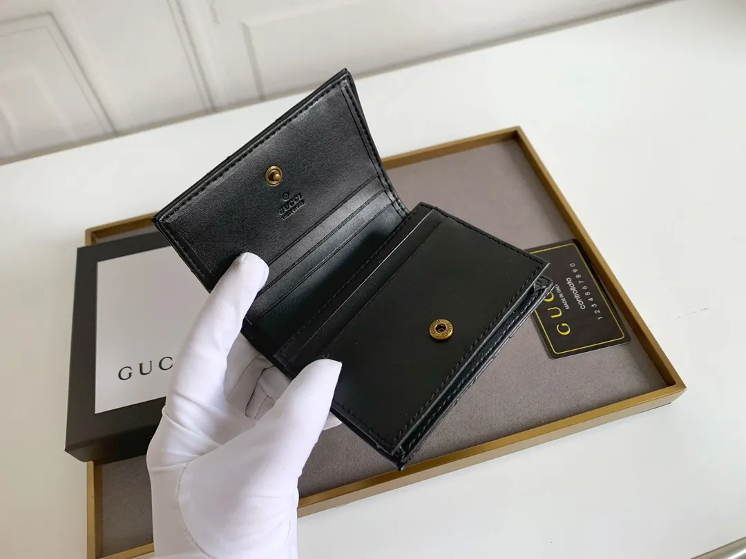 💰150 💎 Top original leather #GUCCI new model, counter quality, real shot. 2021 Early Autumn New Style🔥 GG Marmont Series❣ Flip-top card holder😘 Made of soft quilted V-shaped leather 👍 Refined with top overseas hardware😍! Model: 466492 Size: 11x8.5x3cm.