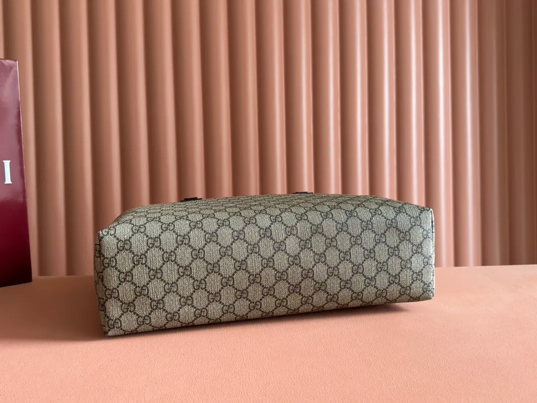 p600. 📣📣📣【gucci】‼ ️G Home👉New style. The market's top exclusive goods control, special/counter quality 💯Using imported cowhide, original hardware! Exquisite workmanship. 💯Exclusive physical photos📷👉The quality can be seen in the picture👄👄😘😘. Style number: 211137. Dimensions: width 38*height 28*side width 11. Color: brown