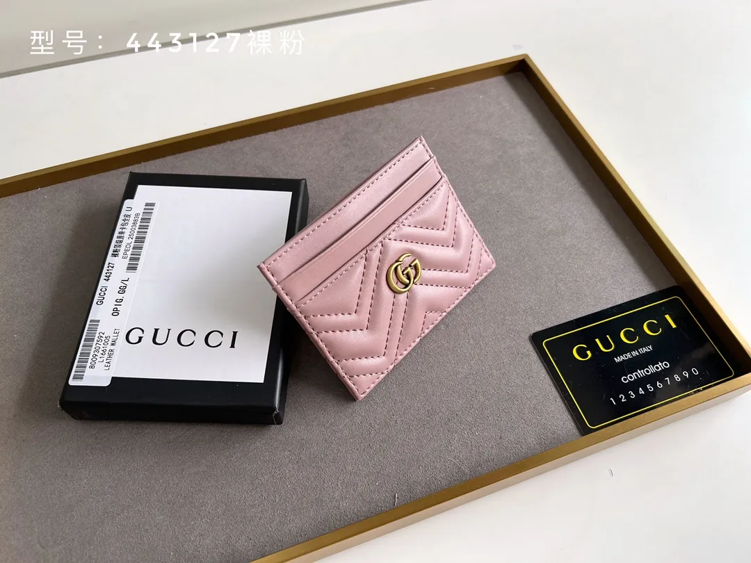 💰100 top original 💎 Full card bag # GUCCI new women's card bag. GG Marmont card holder. Made of calfskin, quilted humanoid pattern and crafted with top-grade overseas hardware. GG Marmont card holder! Style number: 443127 full leather size: 10x7cm