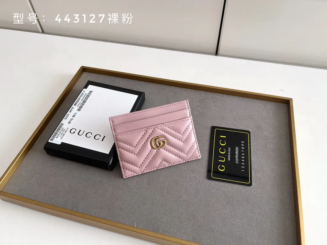 💰100 top original 💎 Full card bag # GUCCI new women's card bag. GG Marmont card holder. Made of calfskin, quilted humanoid pattern and crafted with top-grade overseas hardware. GG Marmont card holder! Style number: 443127 full leather size: 10x7cm