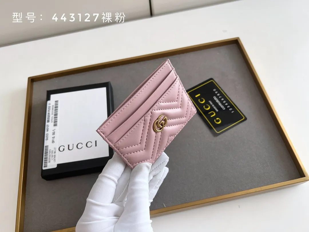 💰100 top original 💎 Full card bag # GUCCI new women's card bag. GG Marmont card holder. Made of calfskin, quilted humanoid pattern and crafted with top-grade overseas hardware. GG Marmont card holder! Style number: 443127 full leather size: 10x7cm