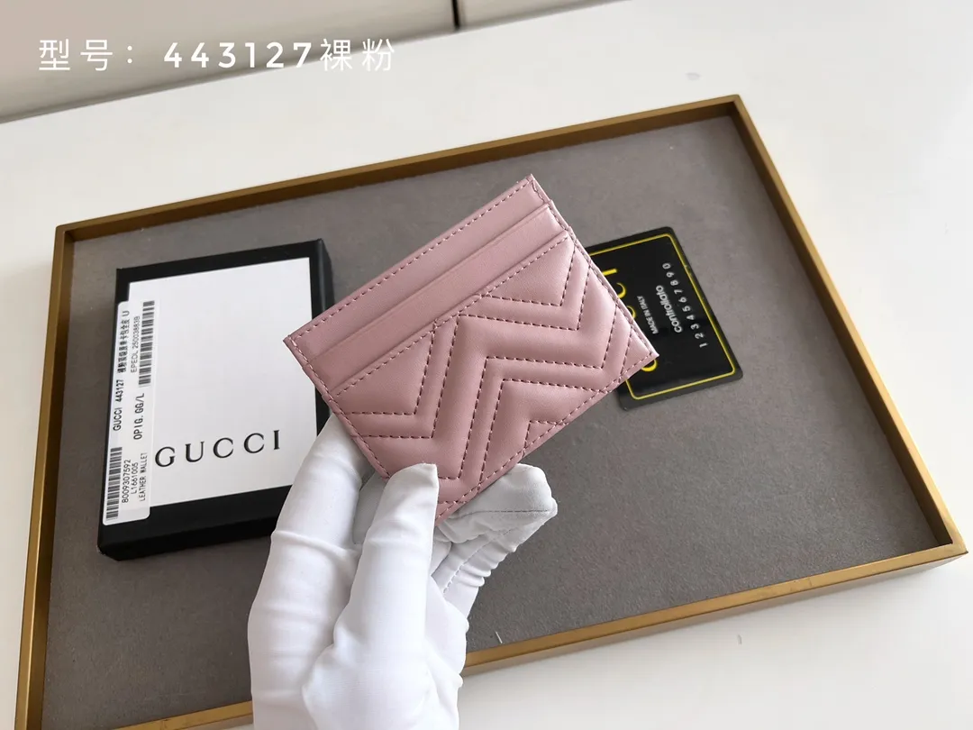 💰100 top original 💎 Full card bag # GUCCI new women's card bag. GG Marmont card holder. Made of calfskin, quilted humanoid pattern and crafted with top-grade overseas hardware. GG Marmont card holder! Style number: 443127 full leather size: 10x7cm