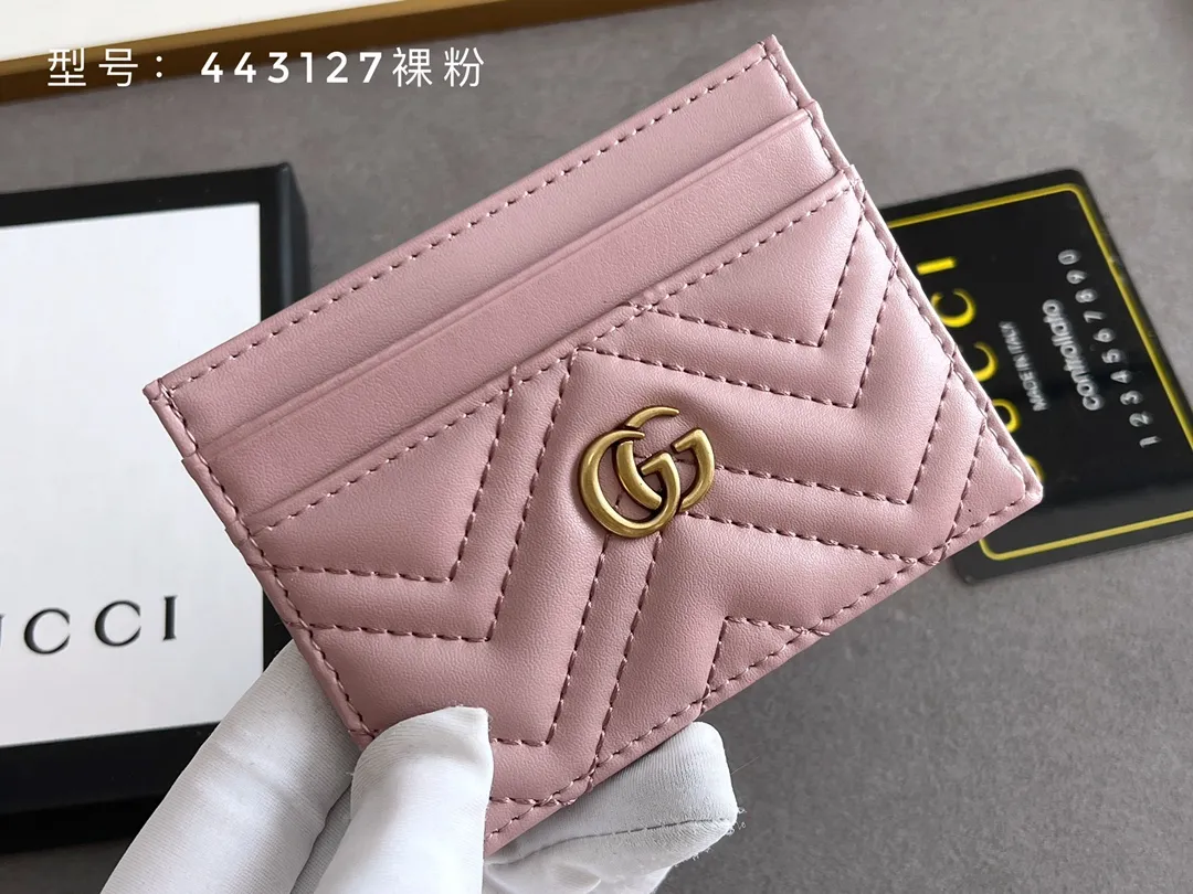 💰100 top original 💎 Full card bag # GUCCI new women's card bag. GG Marmont card holder. Made of calfskin, quilted humanoid pattern and crafted with top-grade overseas hardware. GG Marmont card holder! Style number: 443127 full leather size: 10x7cm