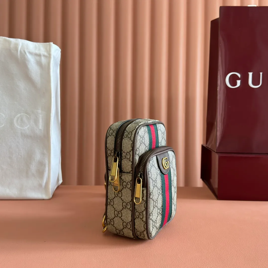 p860. 📣📣📣【Original leather with 🌈full counter packaging】🔥🔥Ophidia series GG mini handbag. Small travel accessories remain an indispensable highlight in Gucci’s leather goods selection, paying homage to the brand’s luxury travel roots. Various logos derived from the initials of Mr. Guccio Gucci, the founder of the brand, inject elegant and timeless logo connotation into individual products. This Ophidia mini bag in classic GG Supreme canvas features 2 card compartments and an external zip pocket. Beige and ebony GG Supreme canvas, gray leather trim, palladium-tone hardware, gray webbing, cotton and linen lining Double G, interior: 2 card compartments, exterior zip pocket, shoulder strap drop 52 cm, zip fastening. Weight: approx. 0.45kg. Model: 752565. Dimensions: 12(width) x 18(h) x 6.9cm(d) Color: brown/pvc. Made in Italy